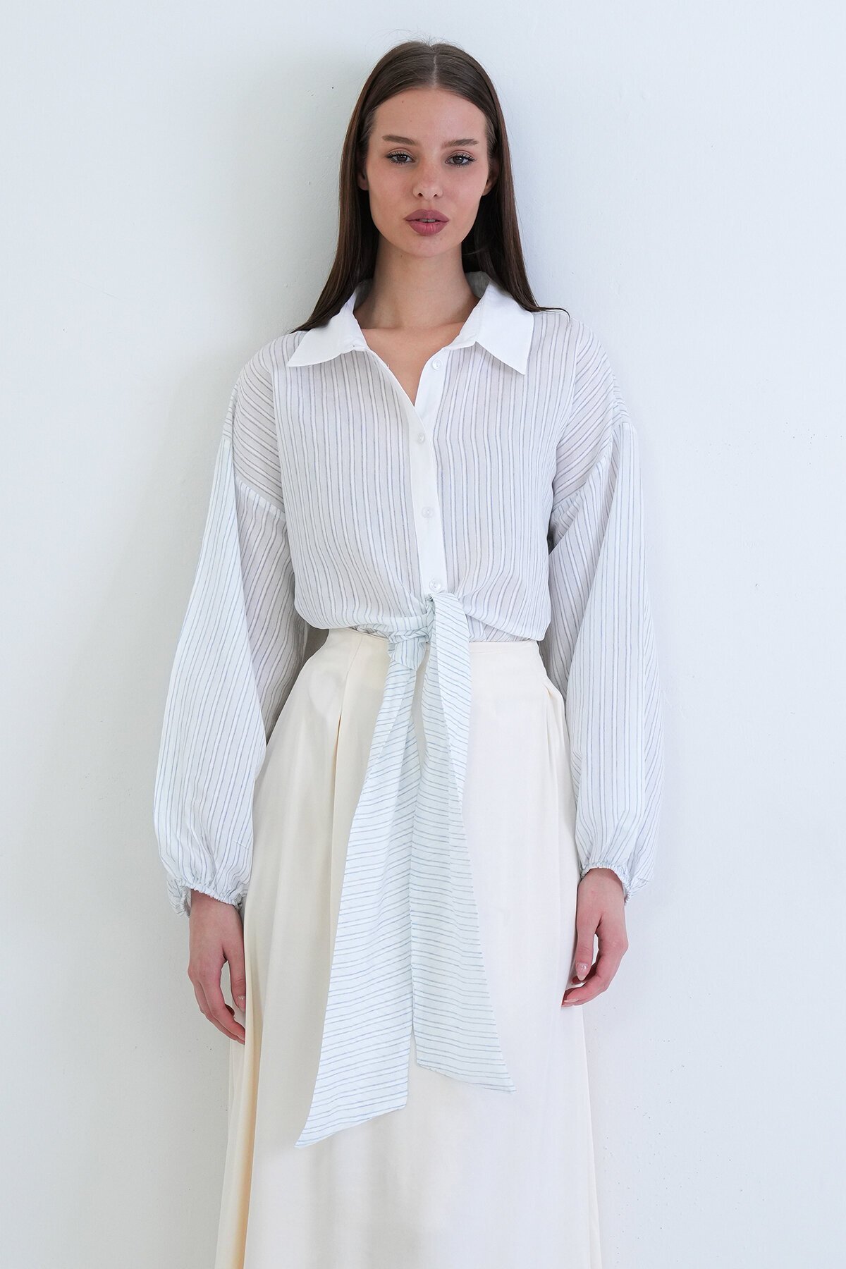 Çizgili Bağlama Detaylı Gömlek