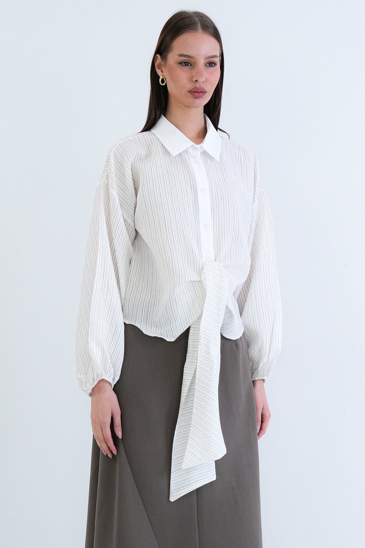 Çizgili Bağlama Detaylı Gömlek