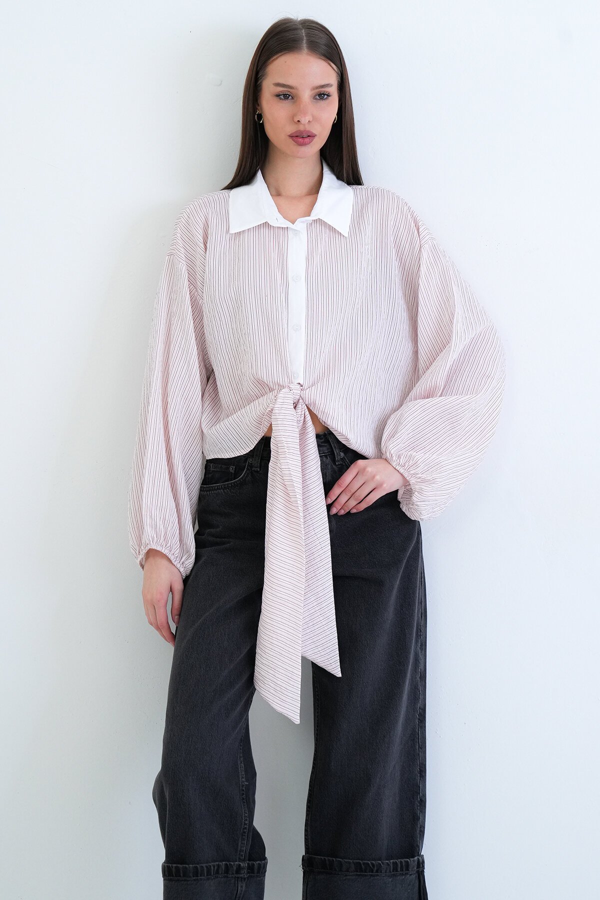 Çizgili Bağlama Detaylı Gömlek