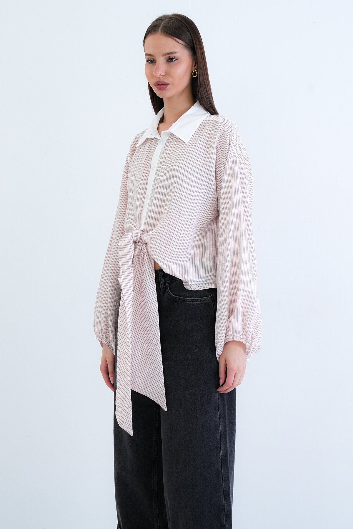 Çizgili Bağlama Detaylı Gömlek
