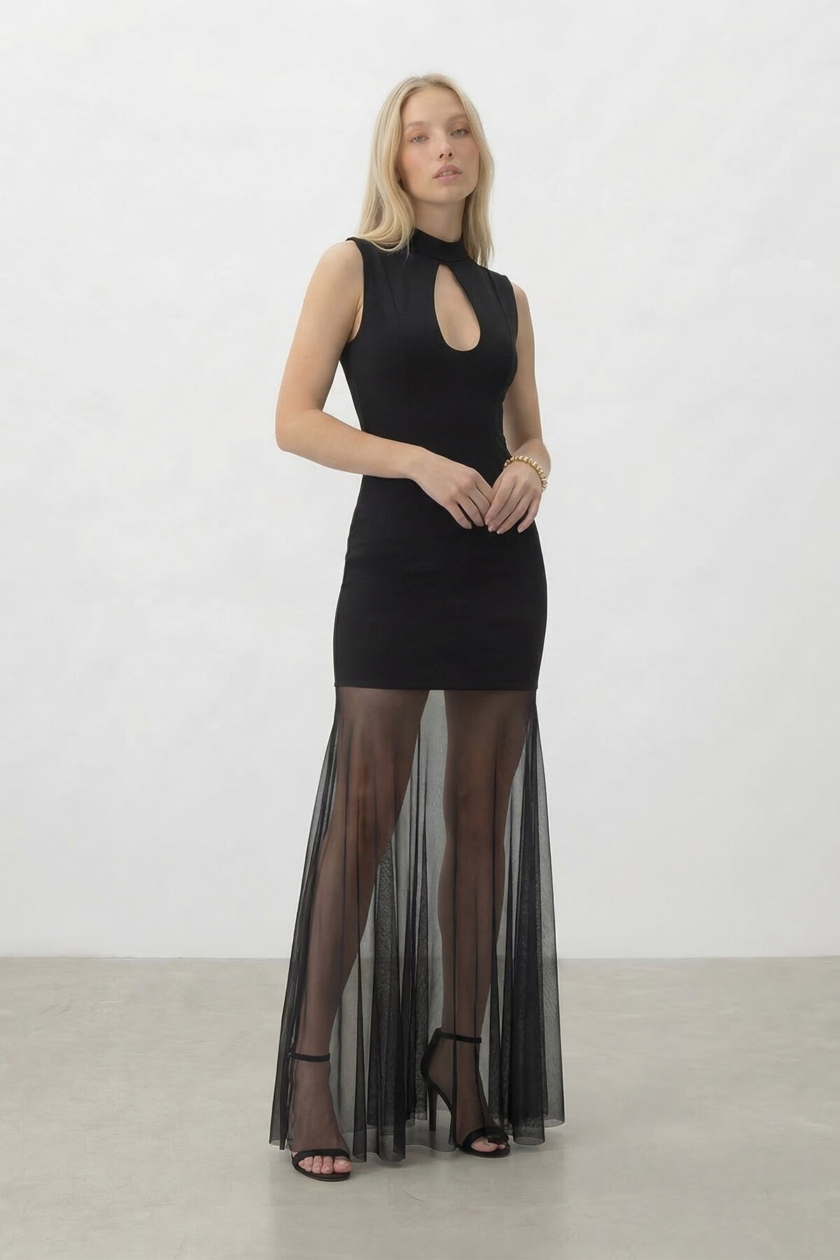 Damla Yaka Tül Detaylı Uzun Elbise