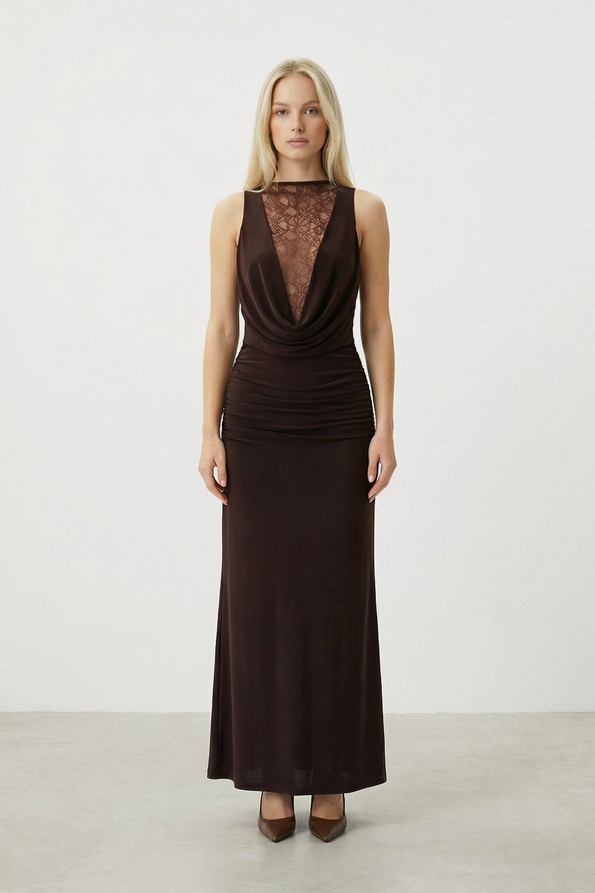 Dantel Detaylı Drapeli Maxi Elbise