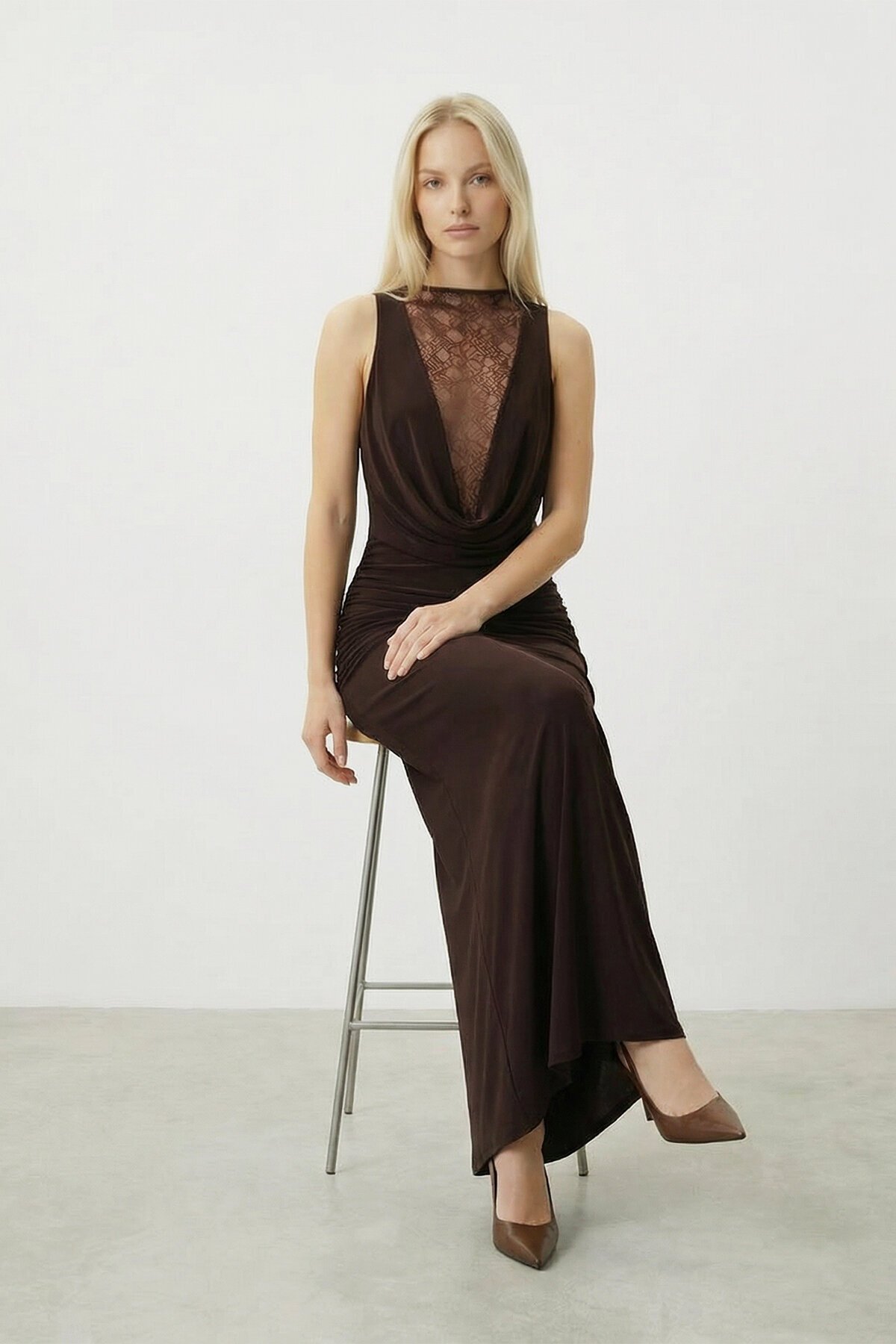 Dantel Detaylı Drapeli Maxi Elbise