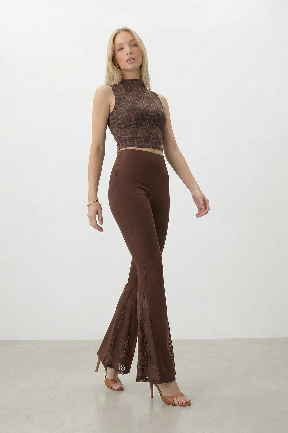 Dantel Detaylı İspanyol Paça Pantolon