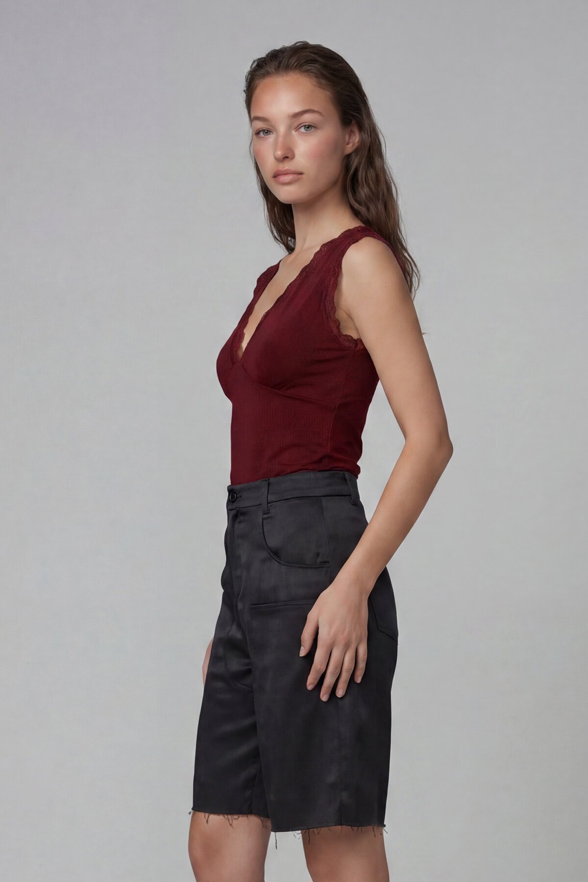 Derin V Yaka Dantel Detaylı Sandy Bluz