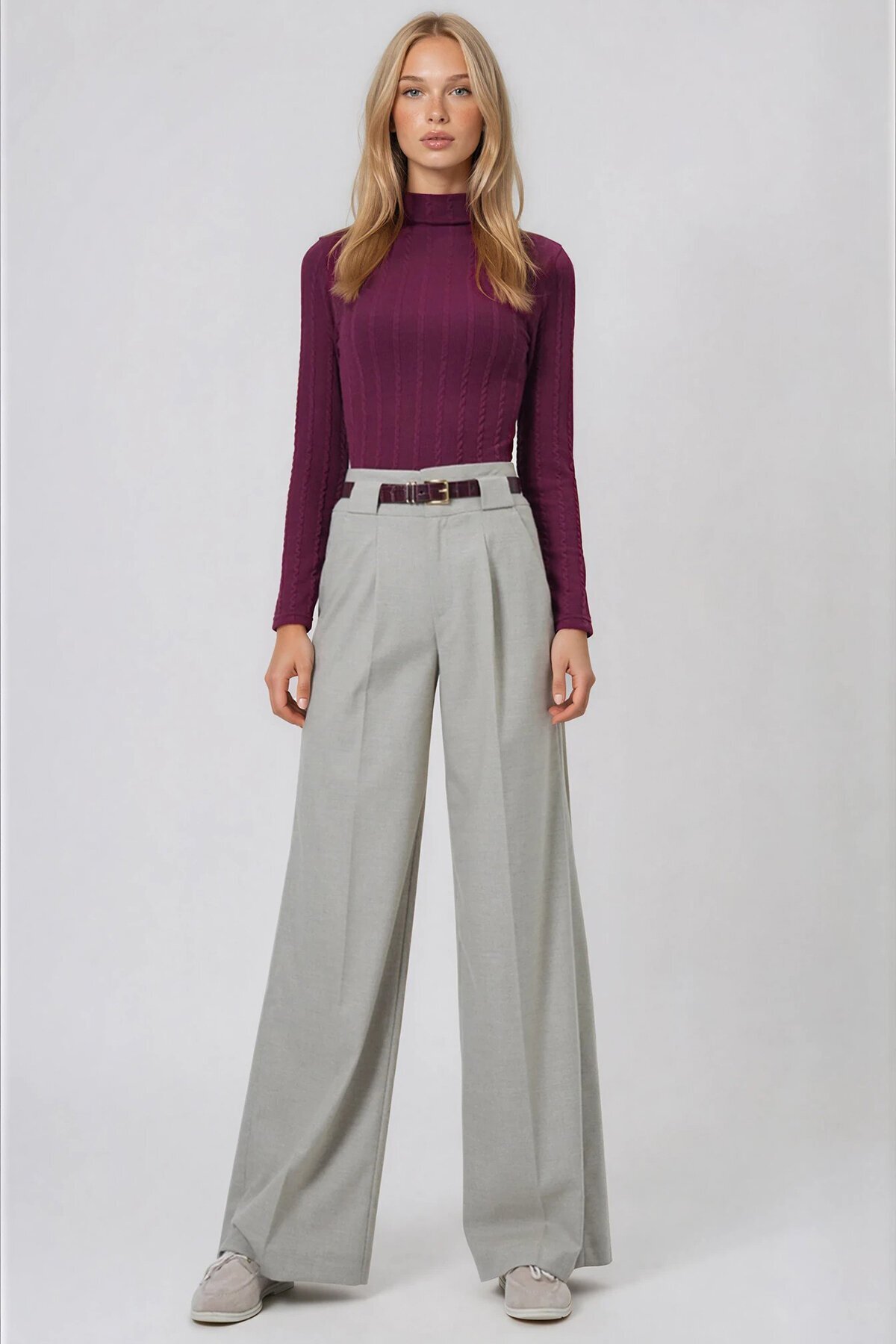 Dik Yaka Ajurlu Likralı Triko Kumaş Bluz