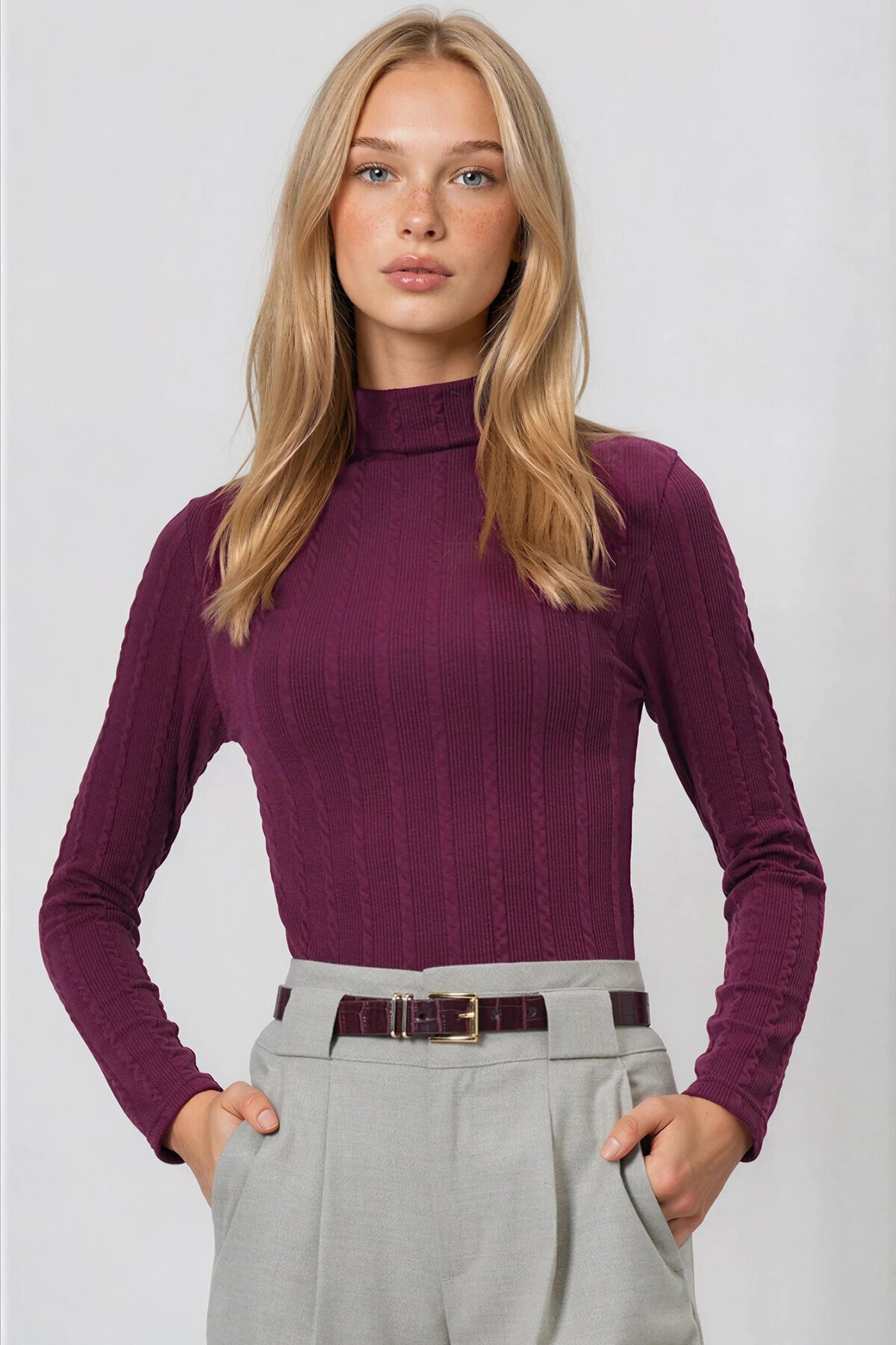 Dik Yaka Ajurlu Likralı Triko Kumaş Bluz