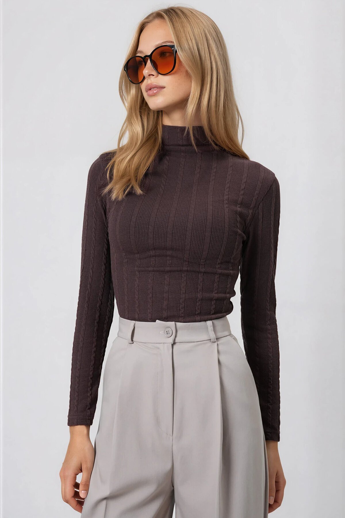 Dik Yaka Ajurlu Likralı Triko Kumaş Bluz