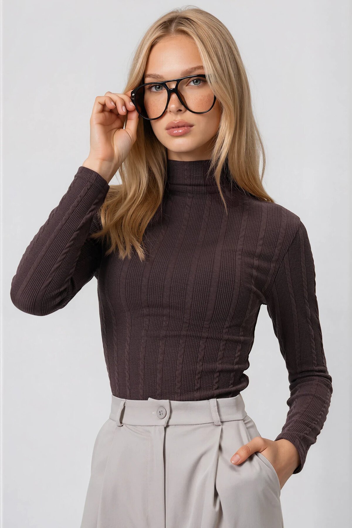 Dik Yaka Ajurlu Likralı Triko Kumaş Bluz