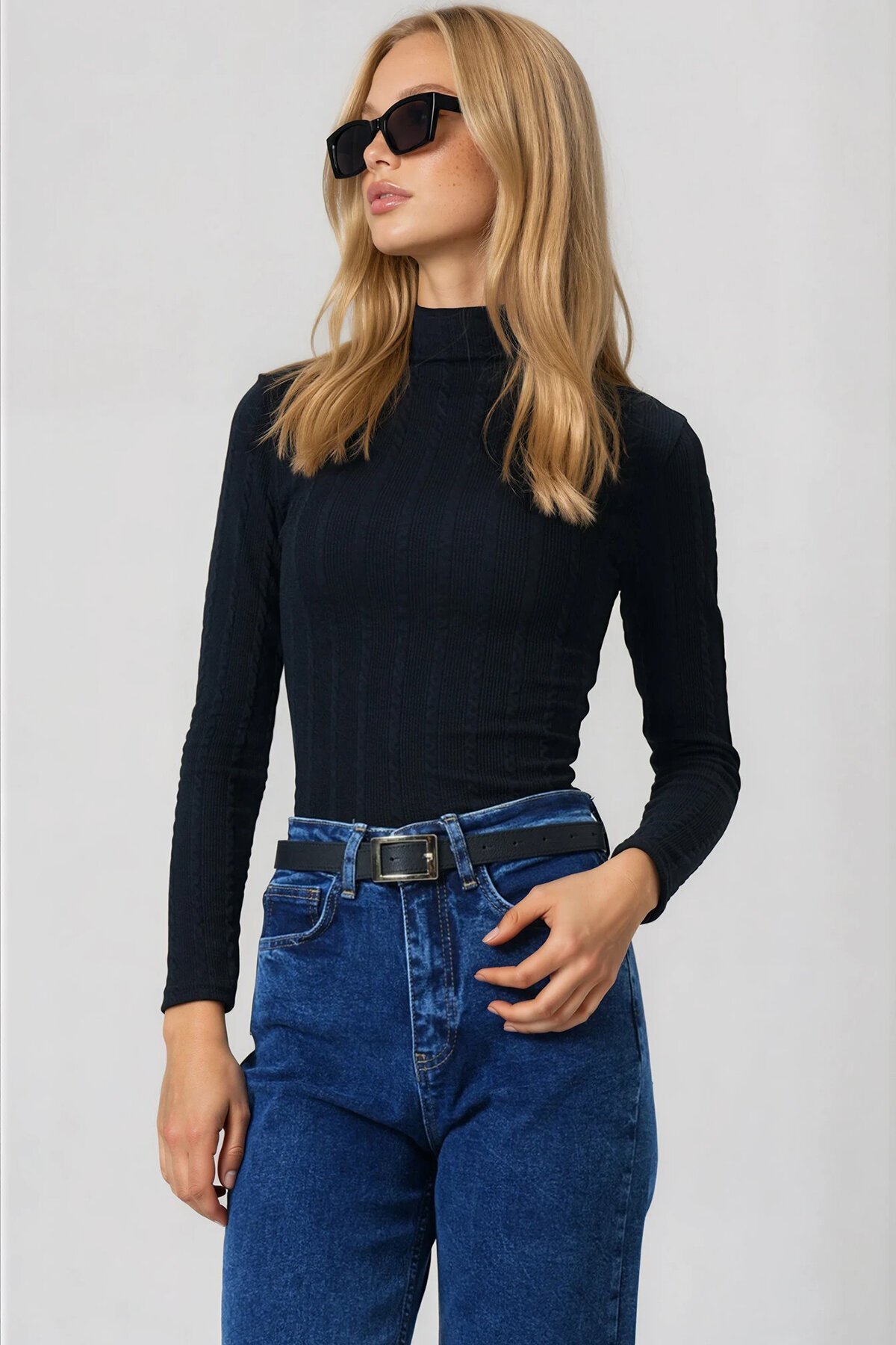 Dik Yaka Ajurlu Likralı Triko Kumaş Bluz