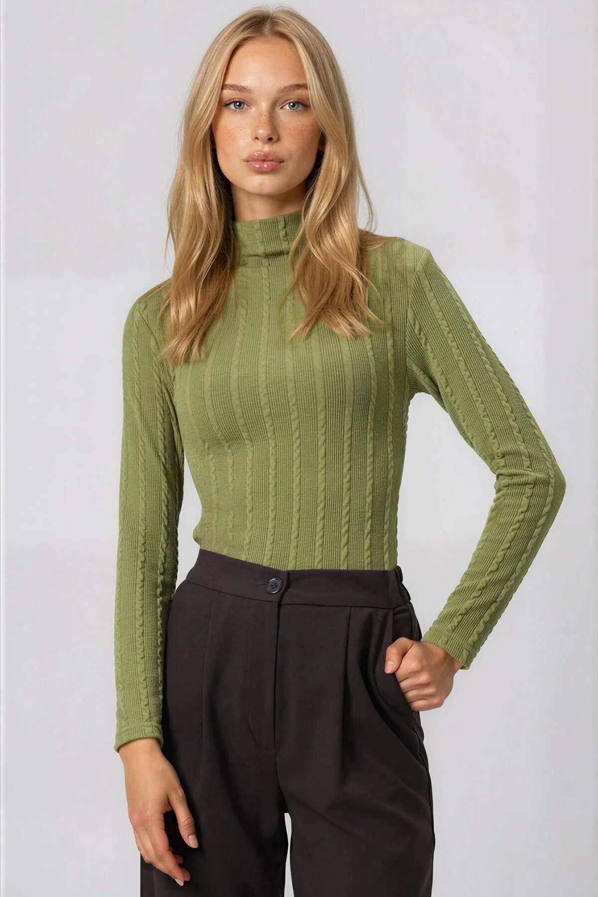 Dik Yaka Ajurlu Likralı Triko Kumaş Bluz