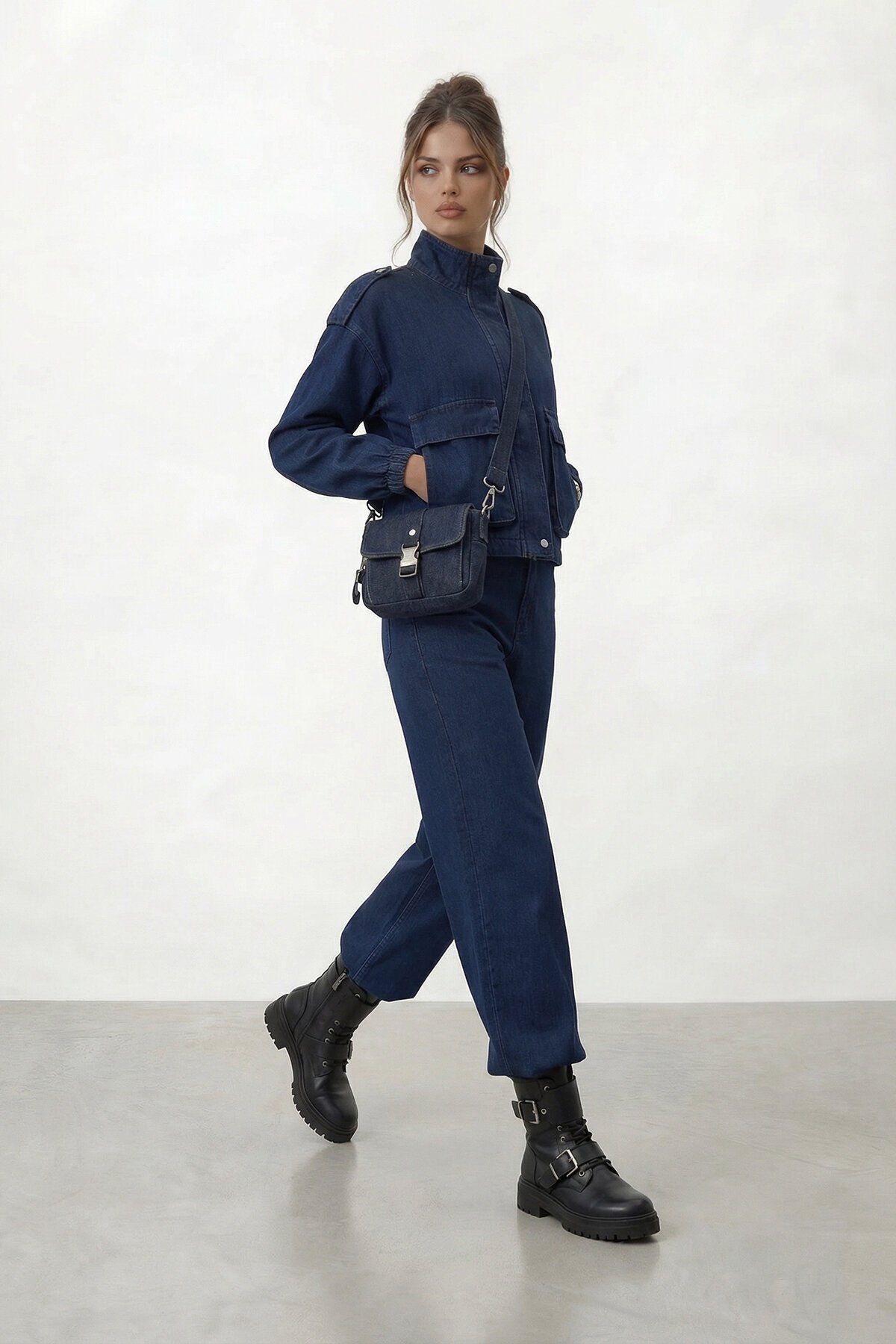 Dik Yaka Cepli Crop Ceket Ve Bol Paça Pantolon Denim Takım