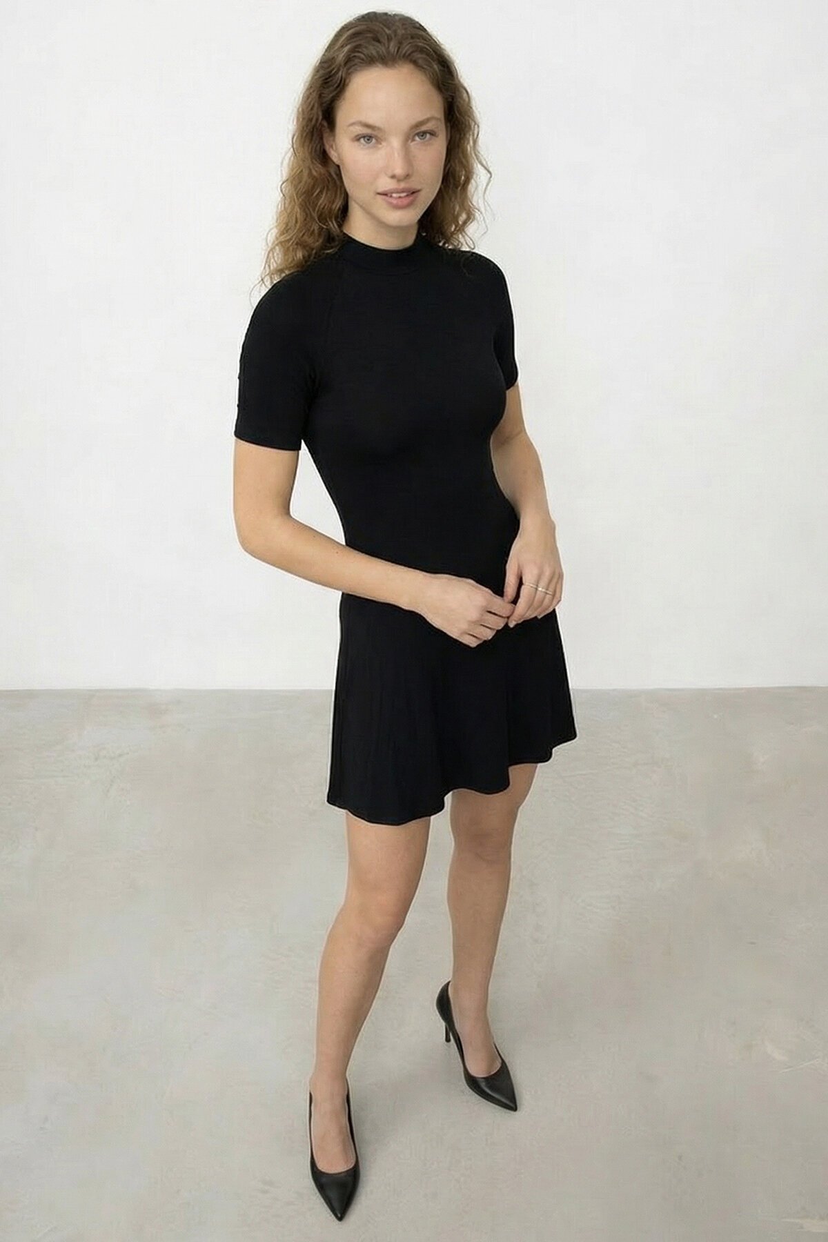 Dik Yaka Kısa Kol Kloş Mini Elbise