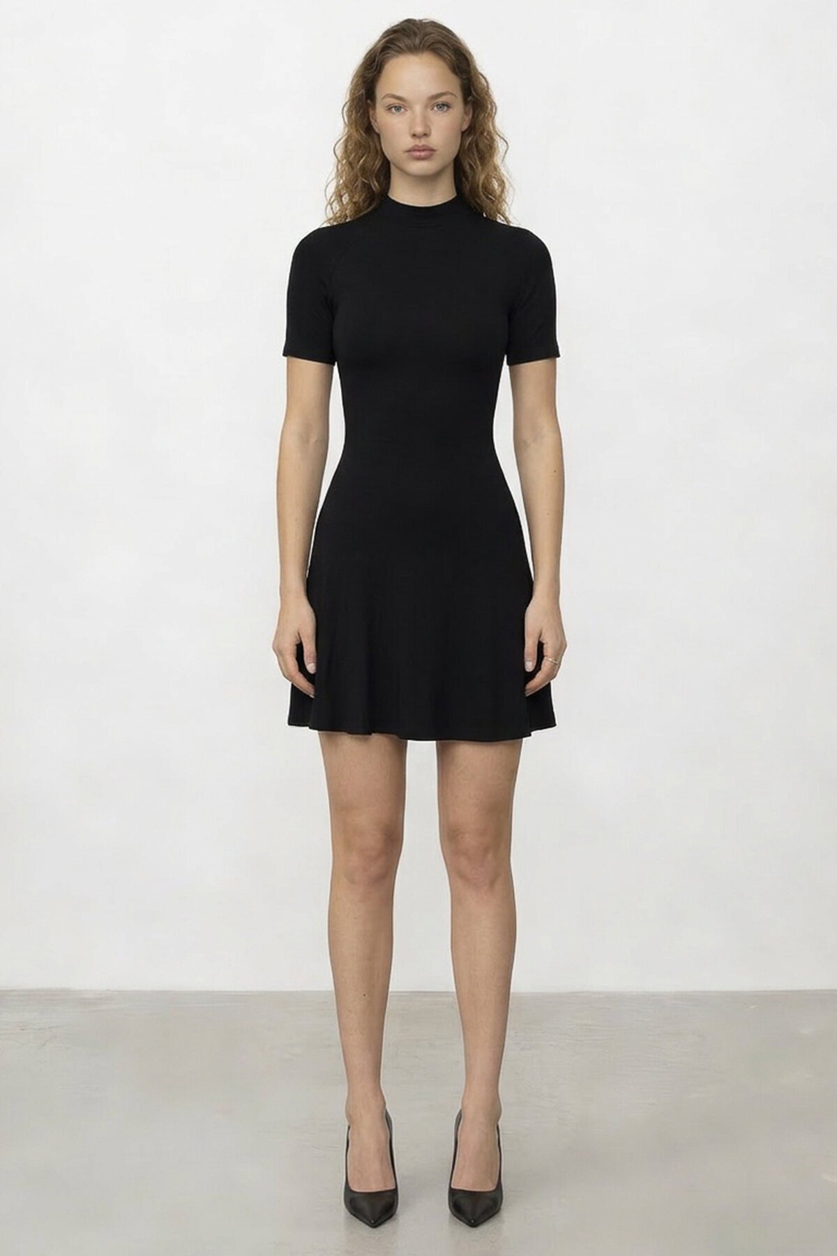 Dik Yaka Kısa Kol Kloş Mini Elbise