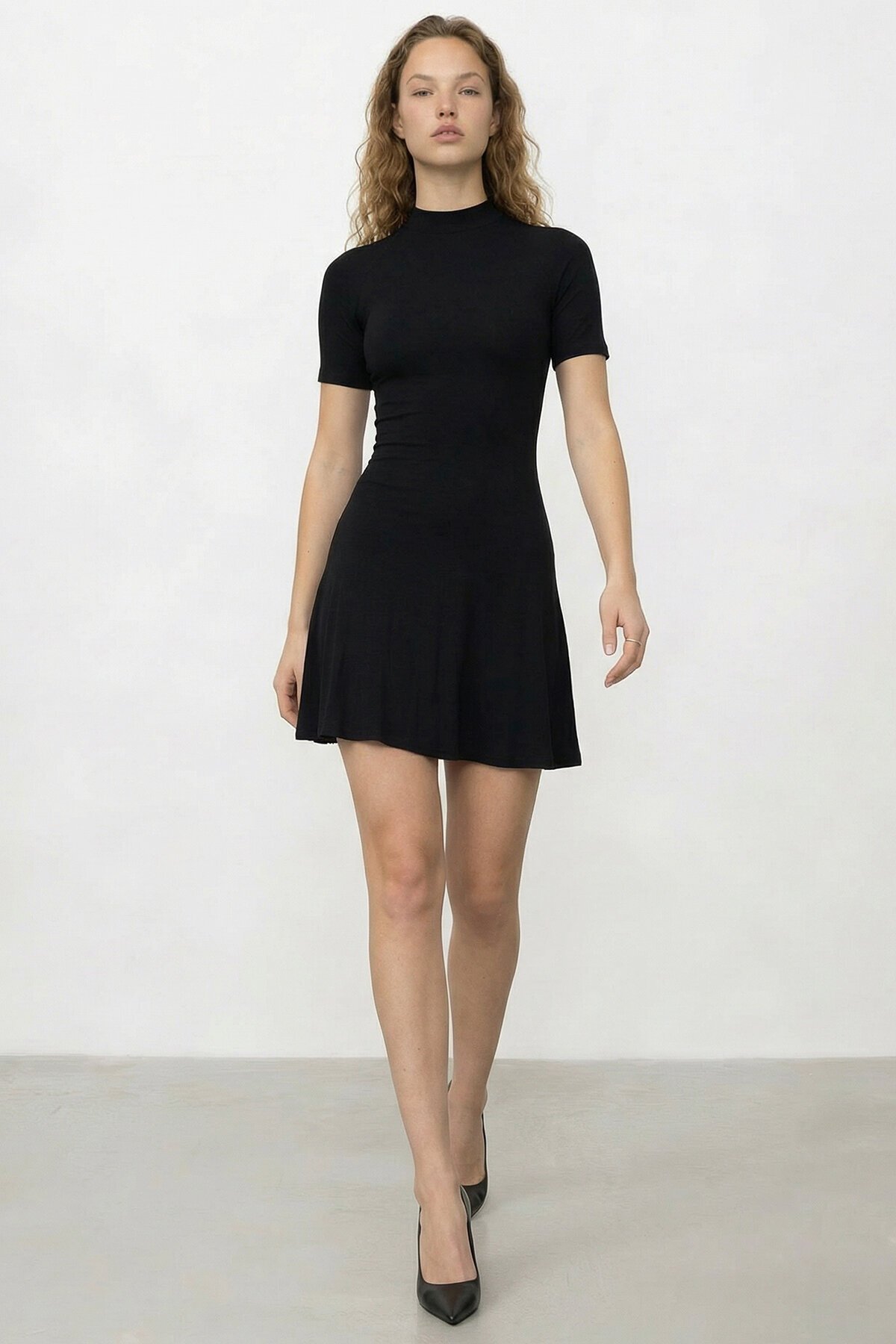 Dik Yaka Kısa Kol Kloş Mini Elbise