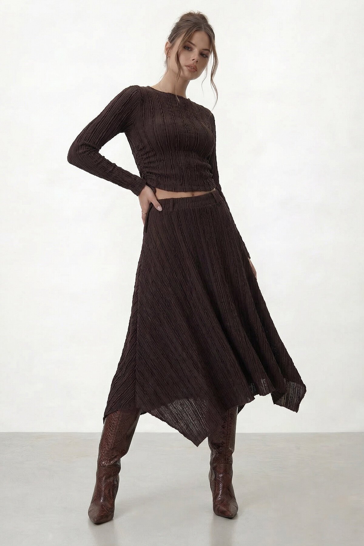 Dik Yaka Uzun Kollu Crop Bluz Ve Asimetrik Midi Etek Takım