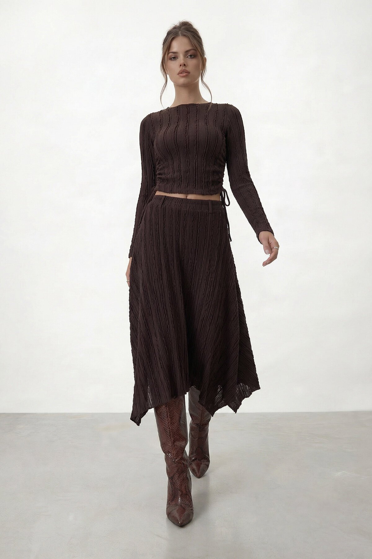 Dik Yaka Uzun Kollu Crop Bluz Ve Asimetrik Midi Etek Takım