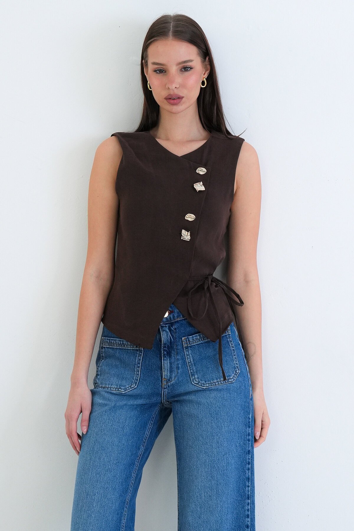 Düğmeli Bağlamalı Kolsuz Bluz