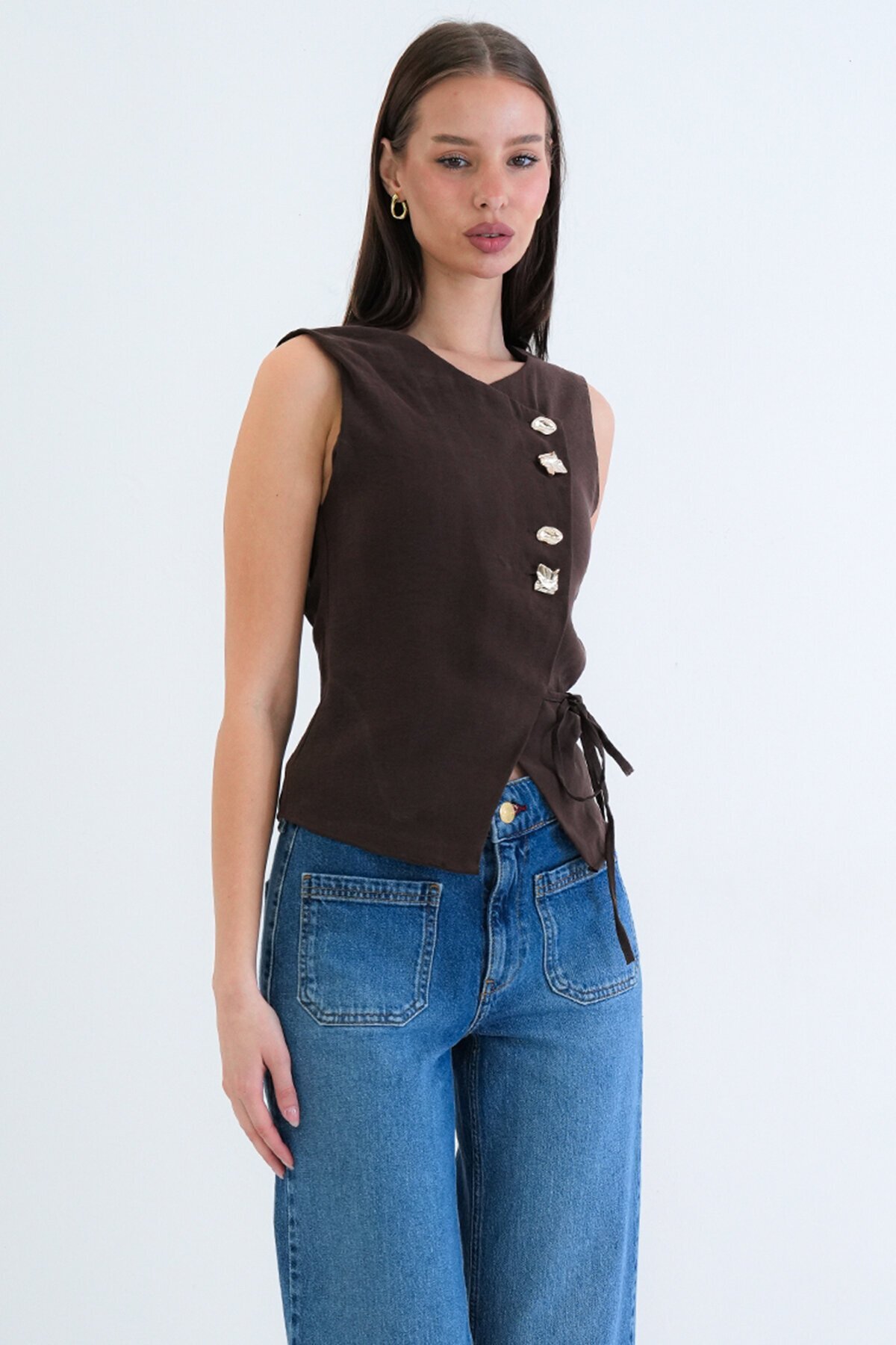 Düğmeli Bağlamalı Kolsuz Bluz