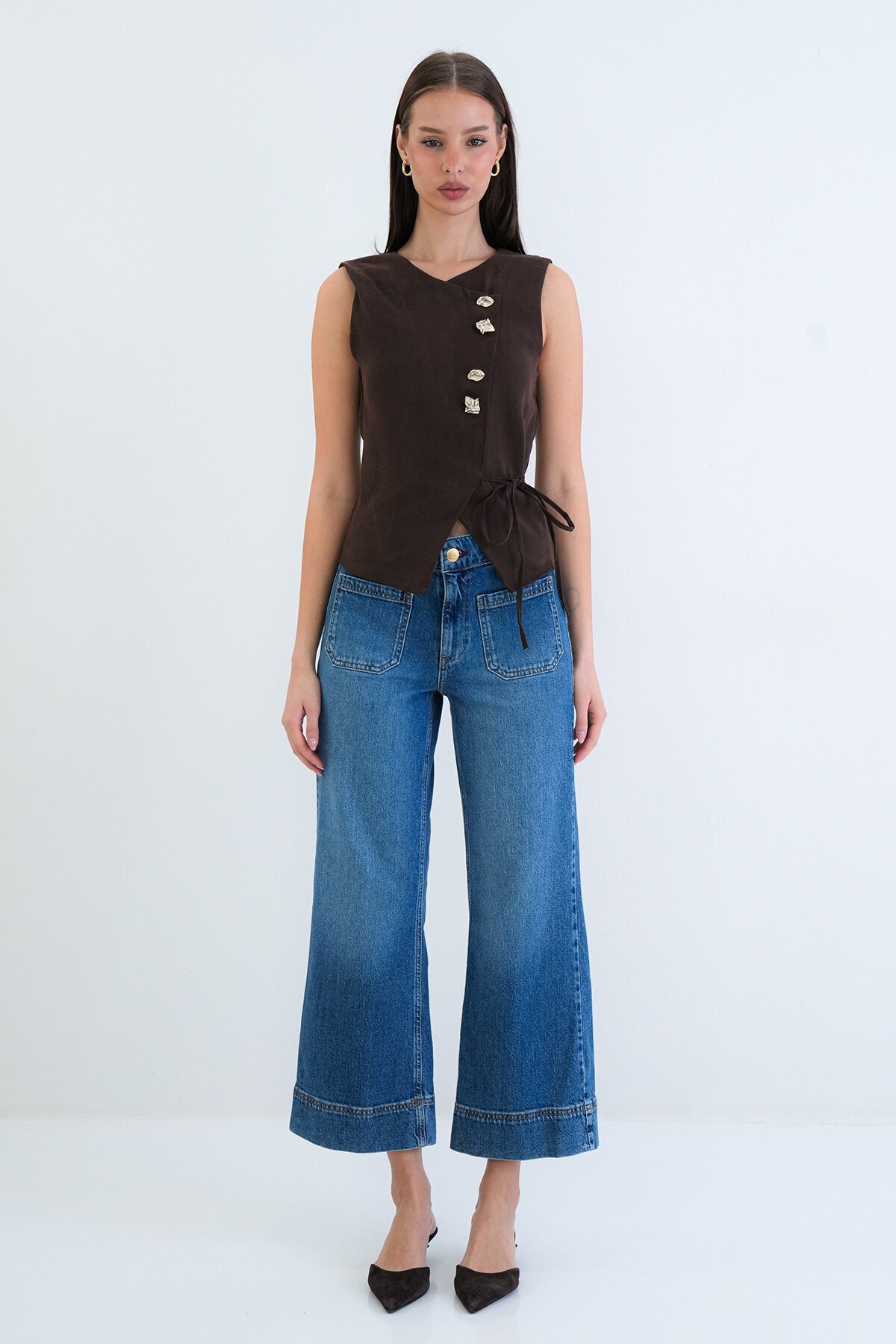 Düğmeli Bağlamalı Kolsuz Bluz