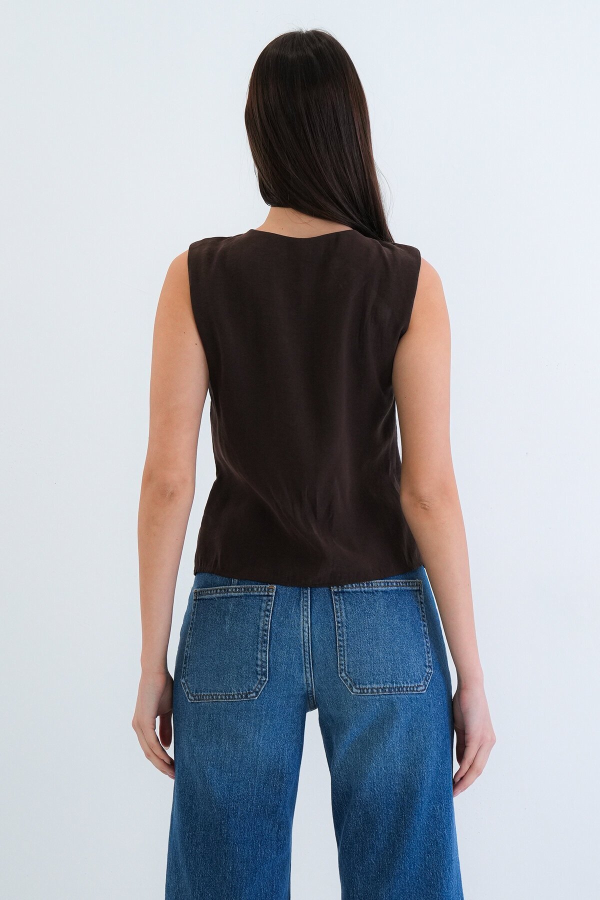 Düğmeli Bağlamalı Kolsuz Bluz