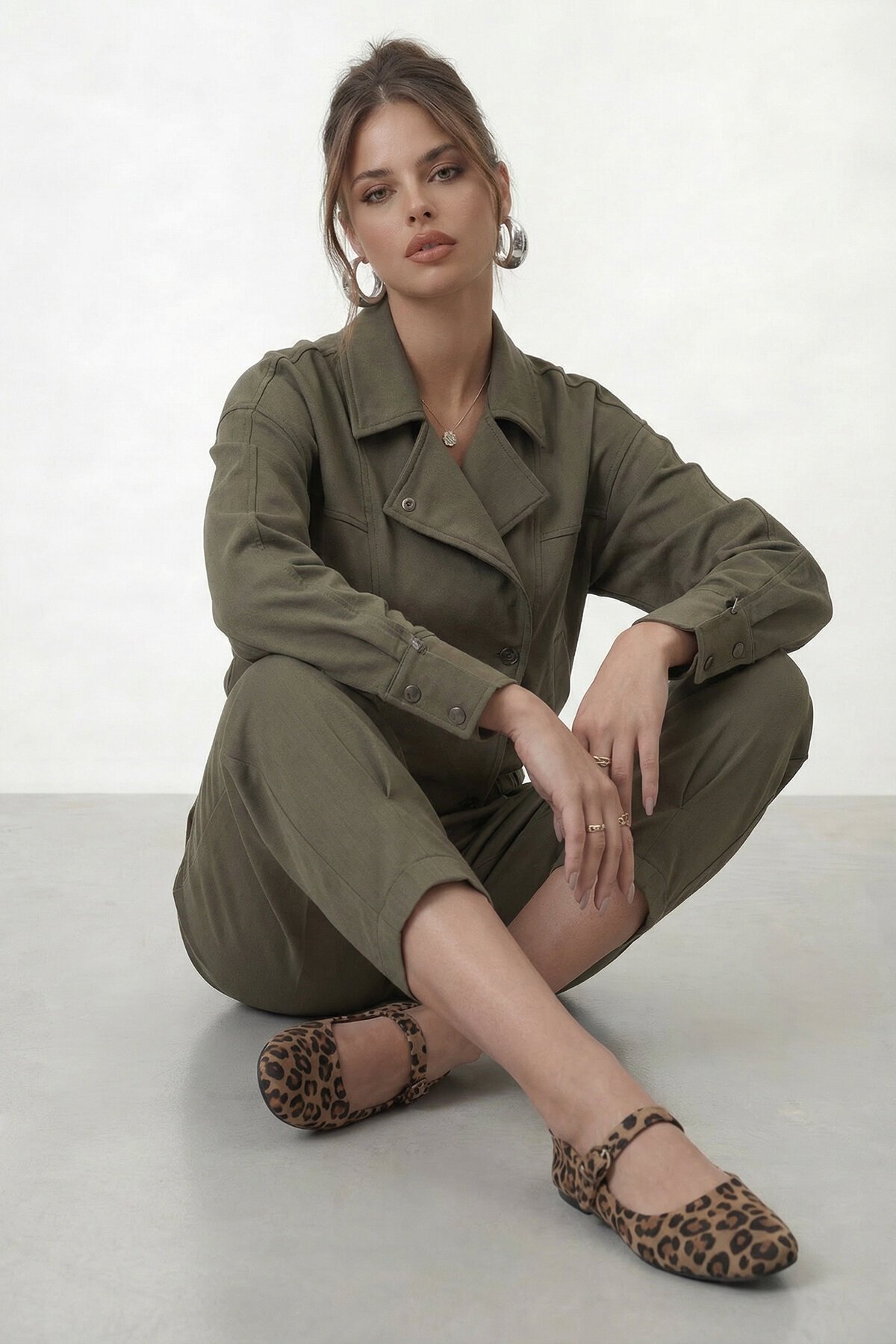 Düğmeli Crop Ceket Ve Pile Detaylı Pantolon Takım