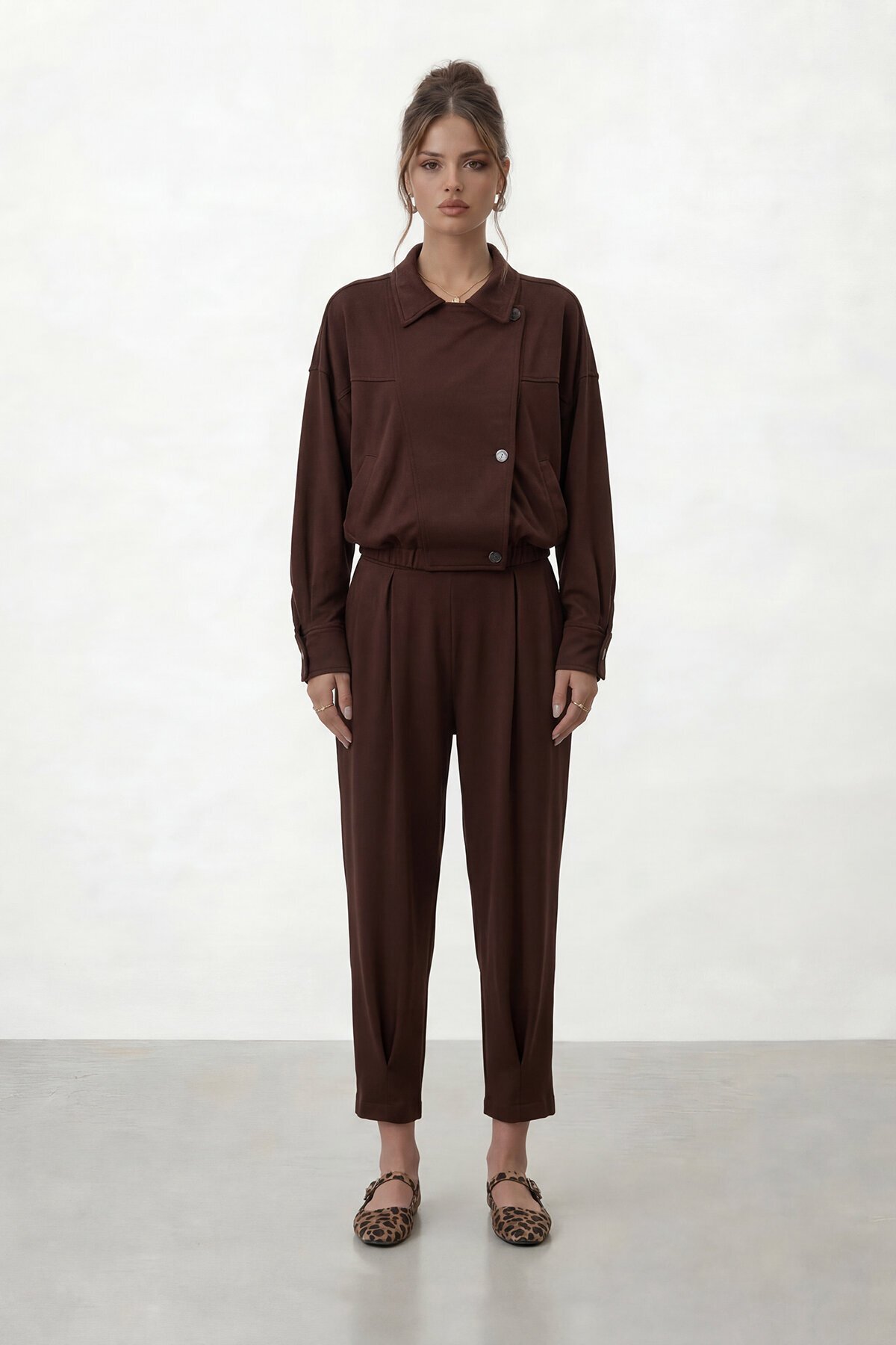 Düğmeli Crop Ceket Ve Pile Detaylı Pantolon Takım