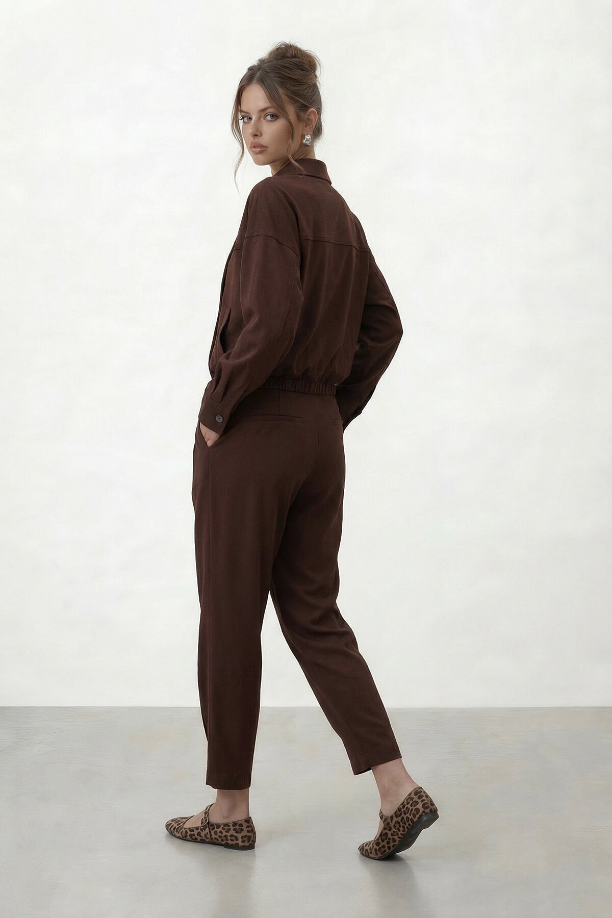 Düğmeli Crop Ceket Ve Pile Detaylı Pantolon Takım