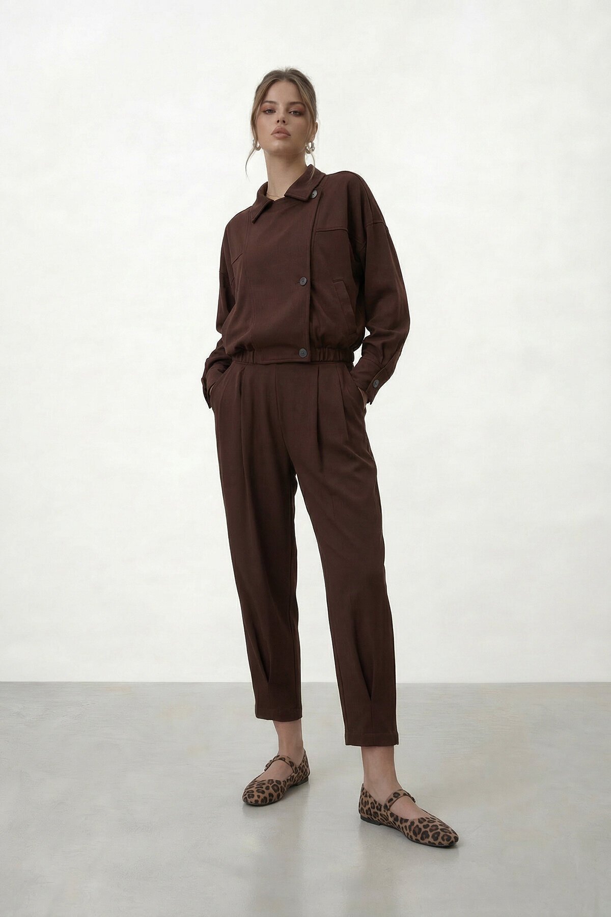 Düğmeli Crop Ceket Ve Pile Detaylı Pantolon Takım