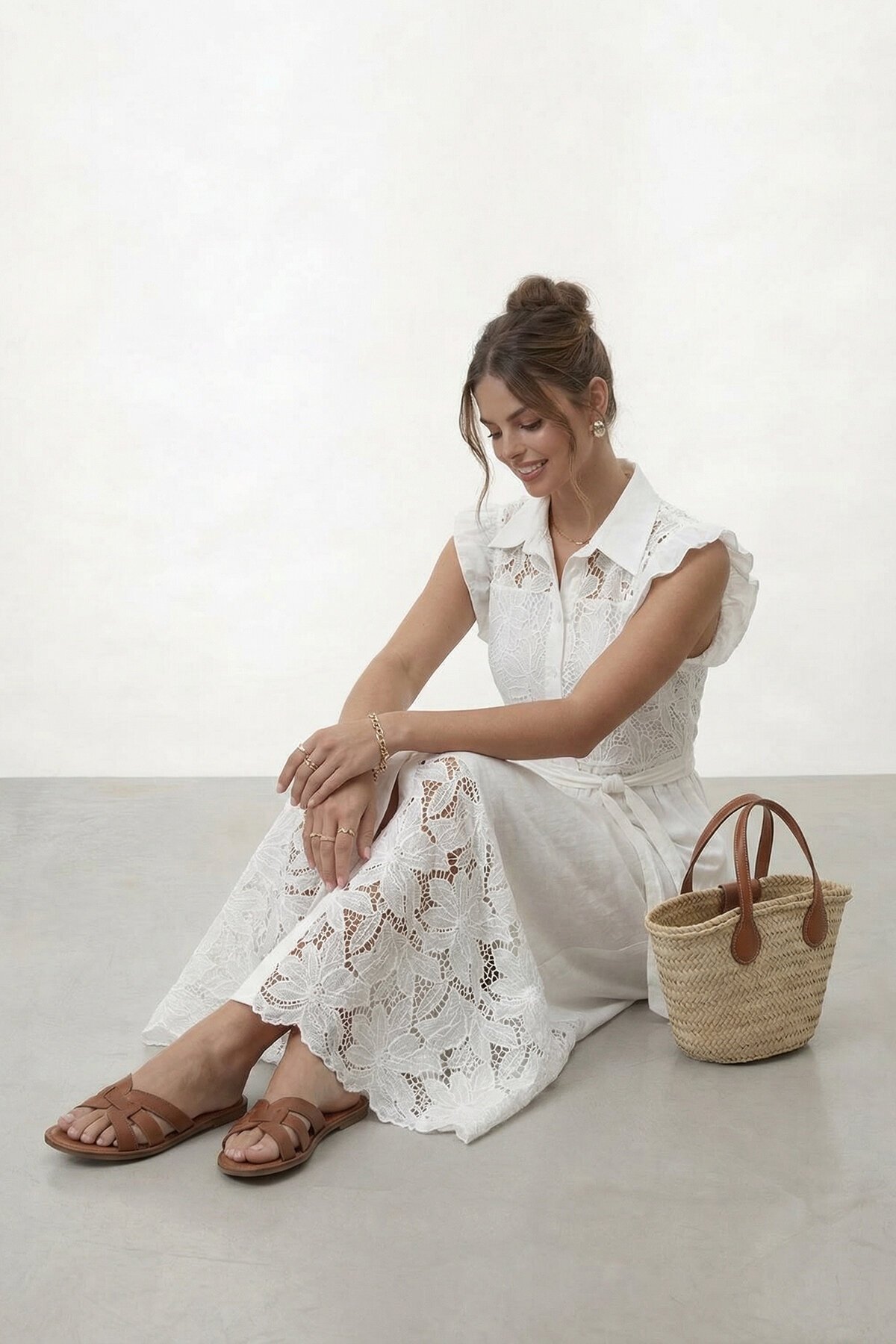 Düğmeli Fırfır Kollu Dantel Detaylı Midi Elbise