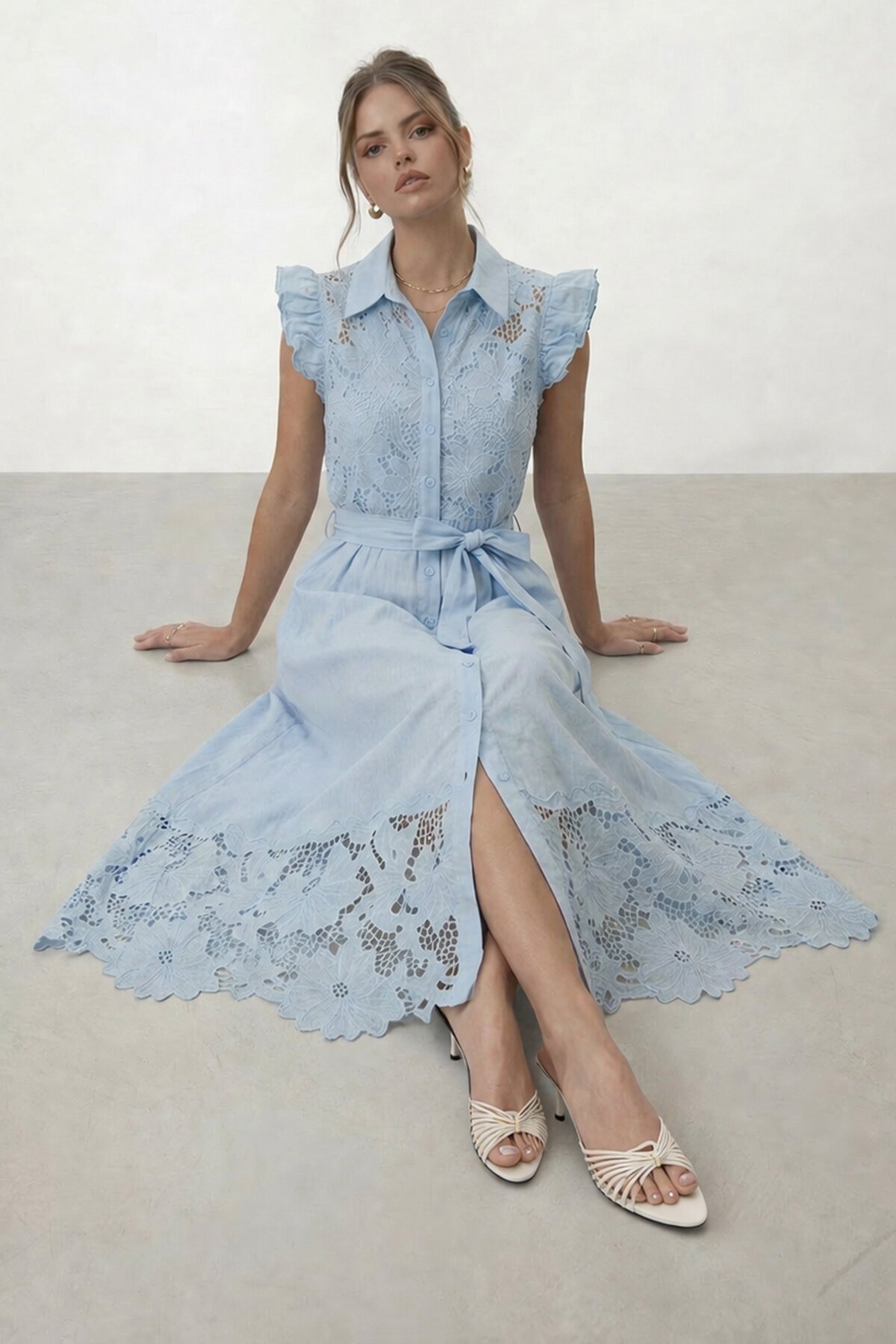 Düğmeli Fırfır Kollu Dantel Detaylı Midi Elbise