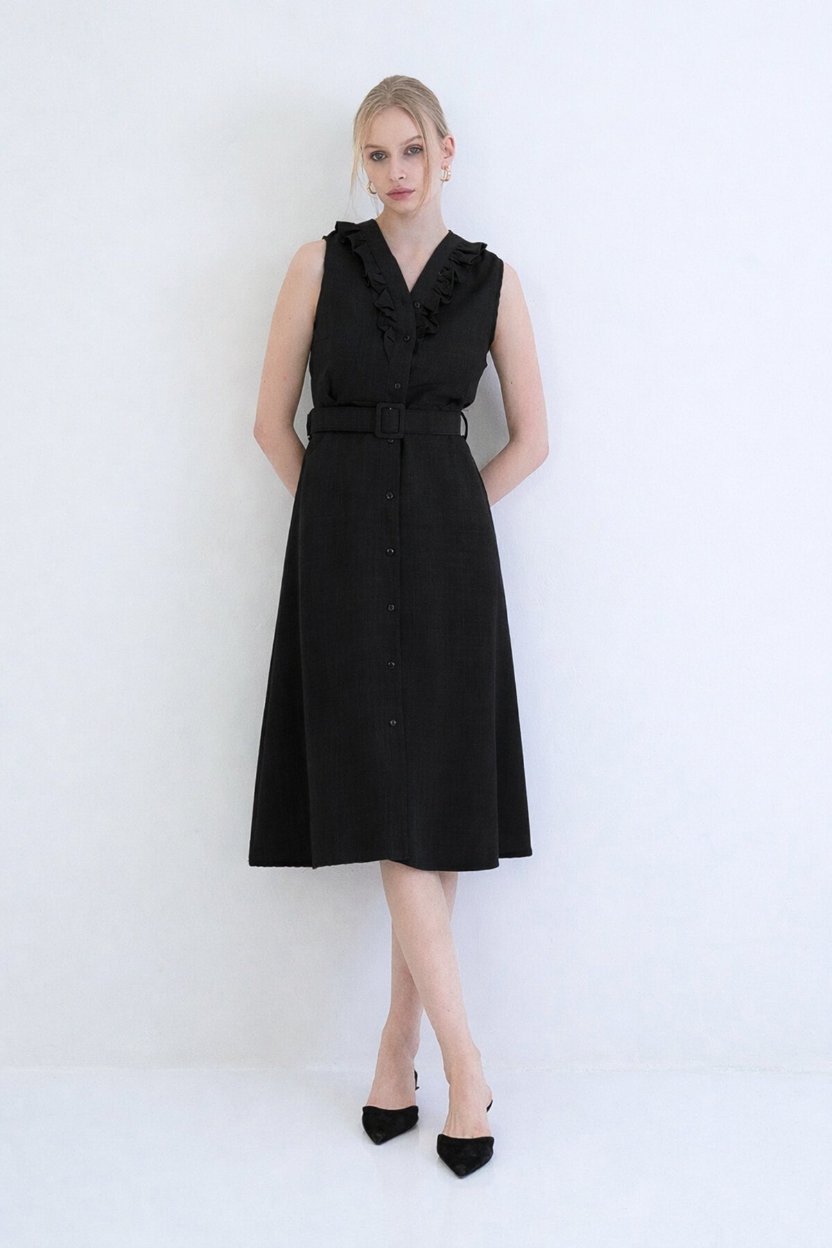 Düğmeli Önü Fırfır Detaylı Kendindn Kemerli Sofia Keten Dokuma Elbise