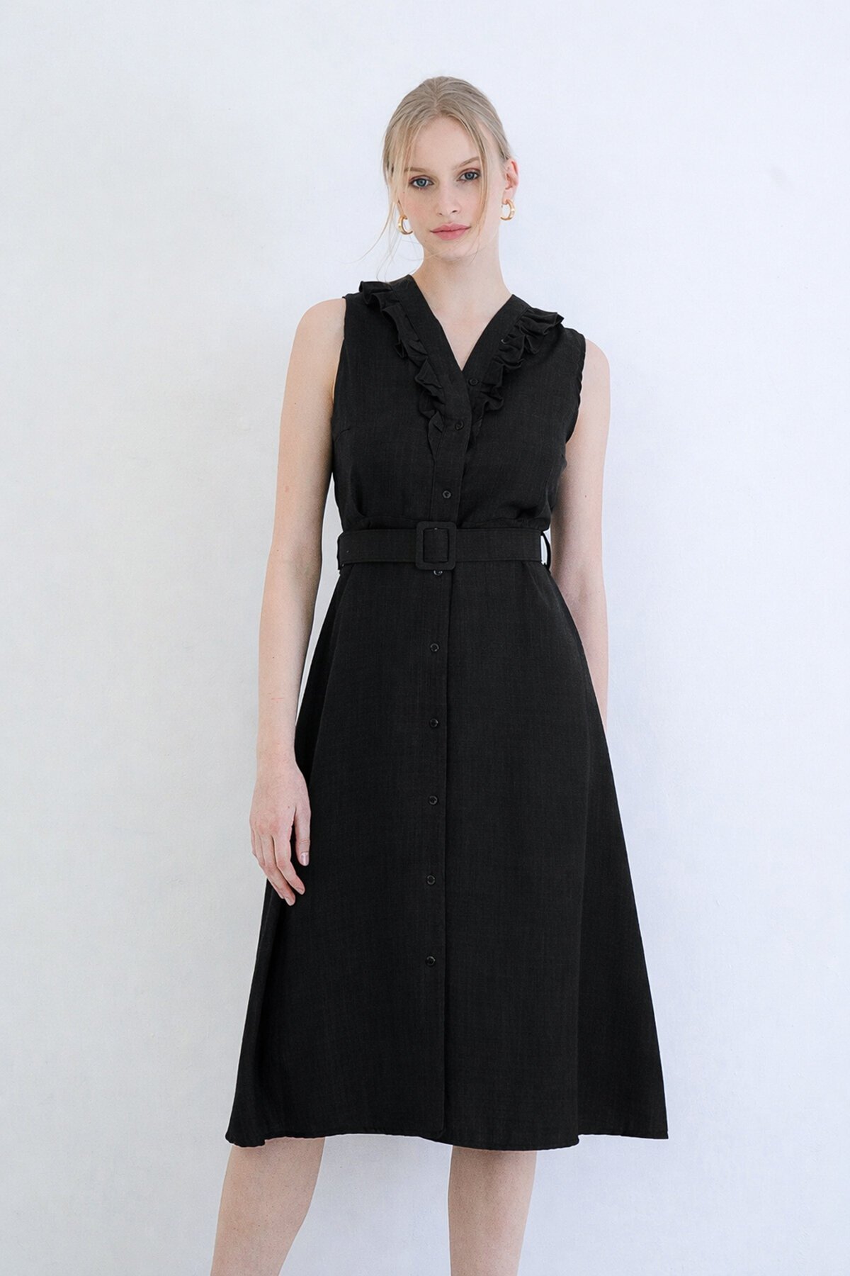 Düğmeli Önü Fırfır Detaylı Kendindn Kemerli Sofia Keten Dokuma Elbise