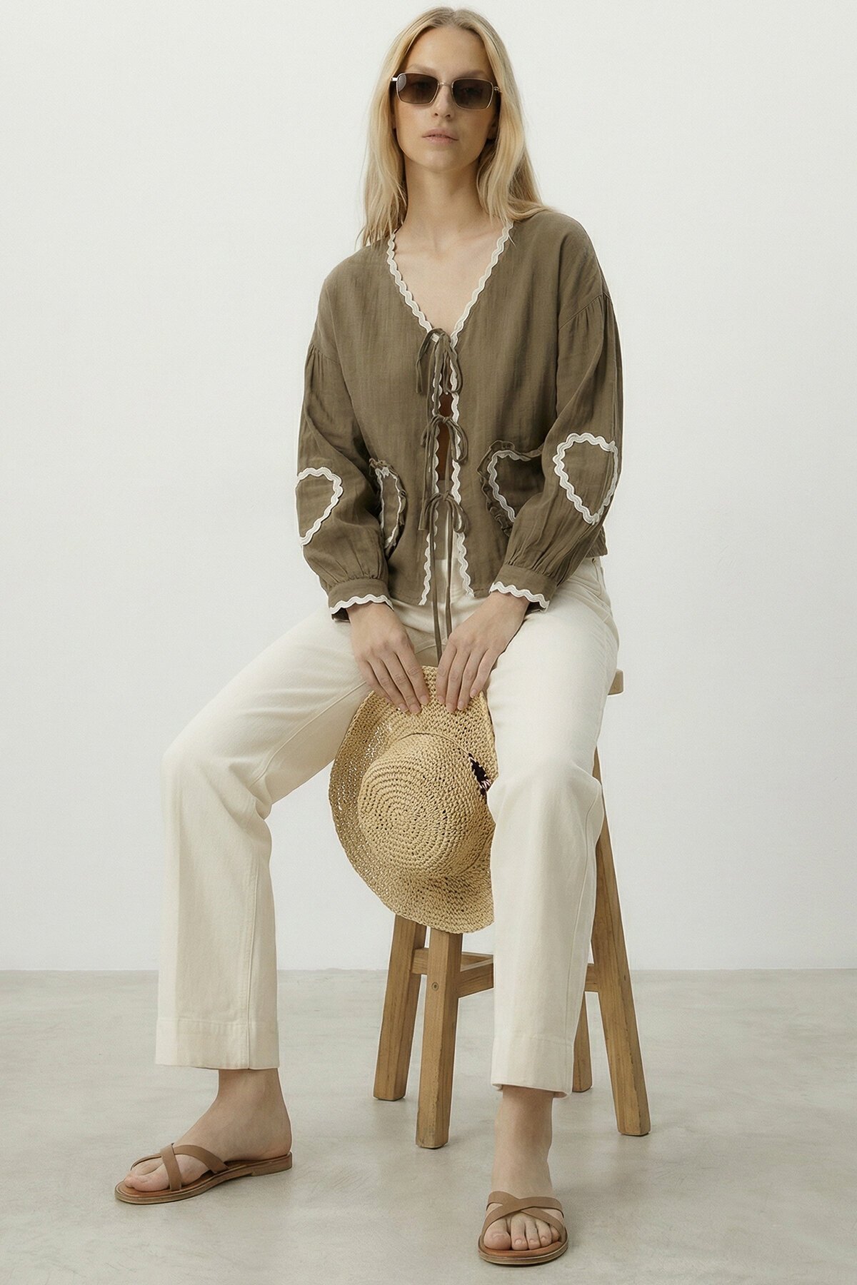 Haki Kalp Nakışlı Bağlamalı Mevsimlik Ceket