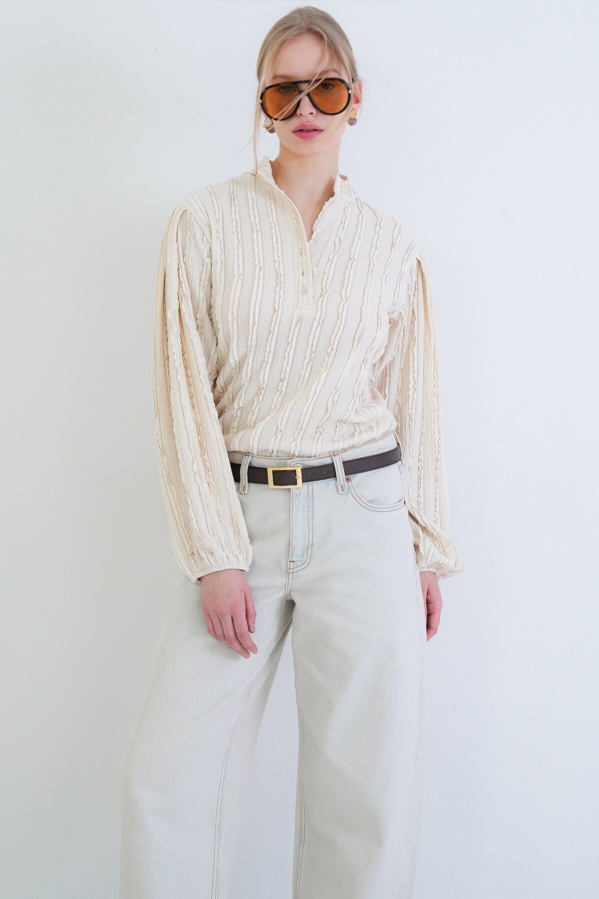 Hakim Yaka Önü Düğmeli Balon Kol Fırfır Kumaş Gömlek Bluz