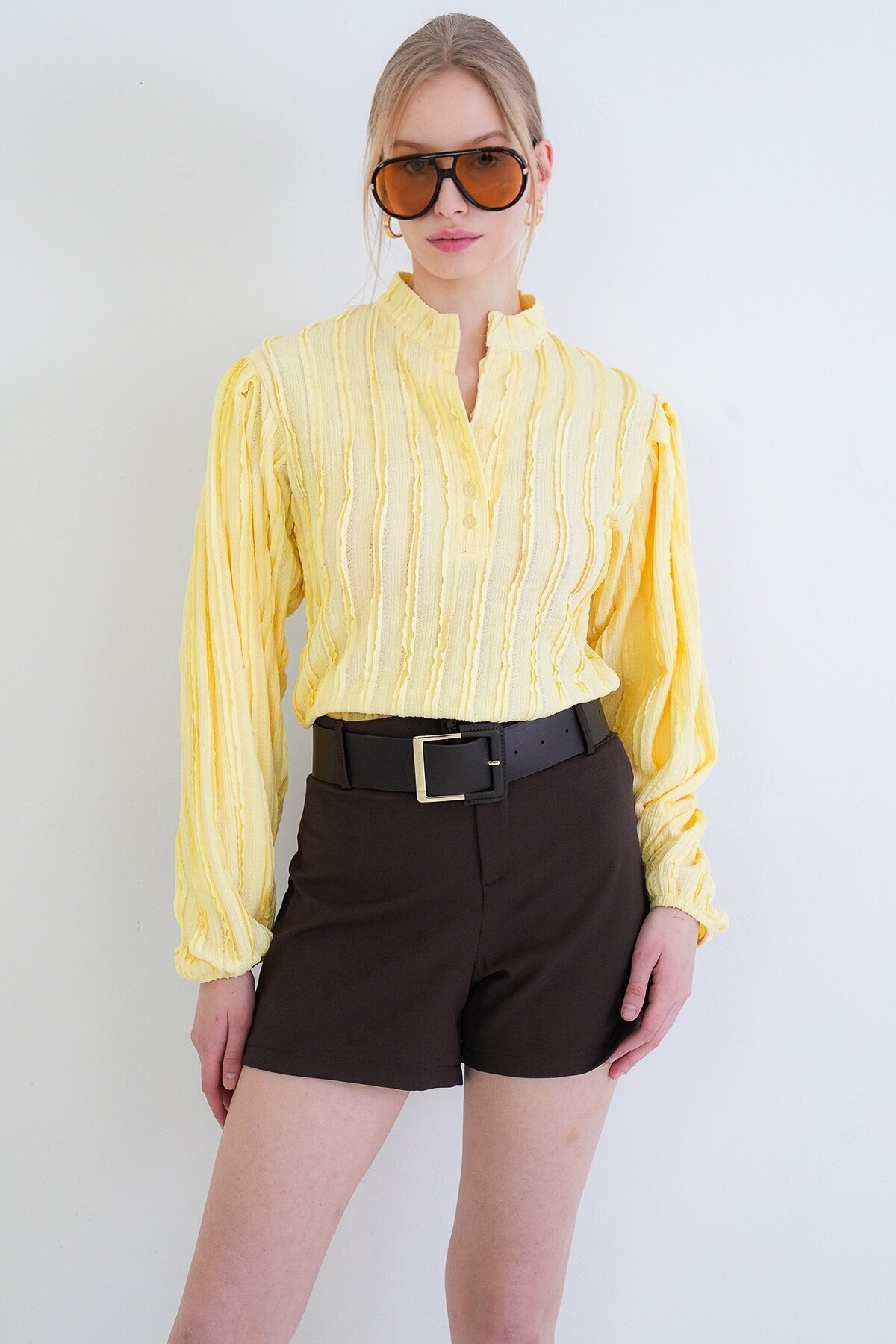 Hakim Yaka Önü Düğmeli Balon Kol Fırfır Kumaş Gömlek Bluz