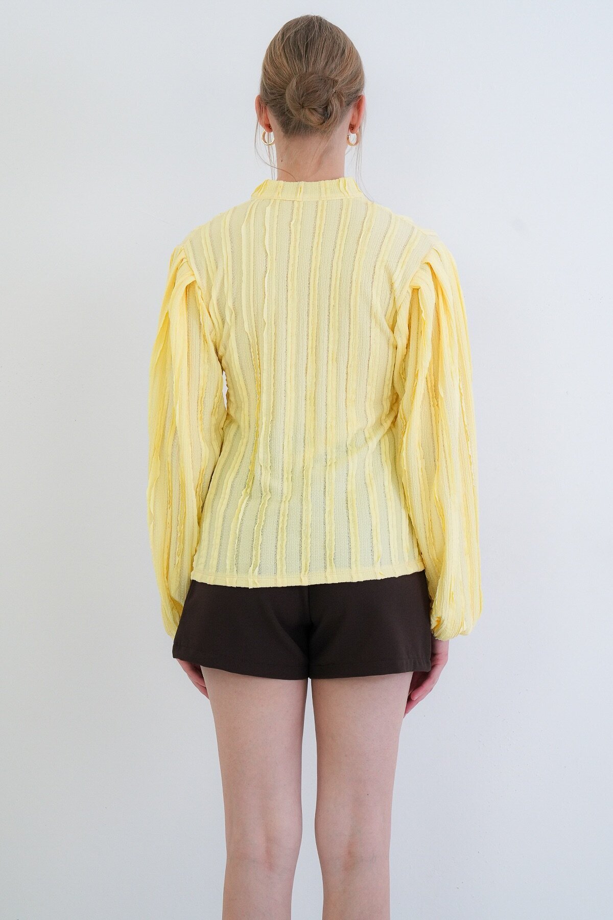 Hakim Yaka Önü Düğmeli Balon Kol Fırfır Kumaş Gömlek Bluz