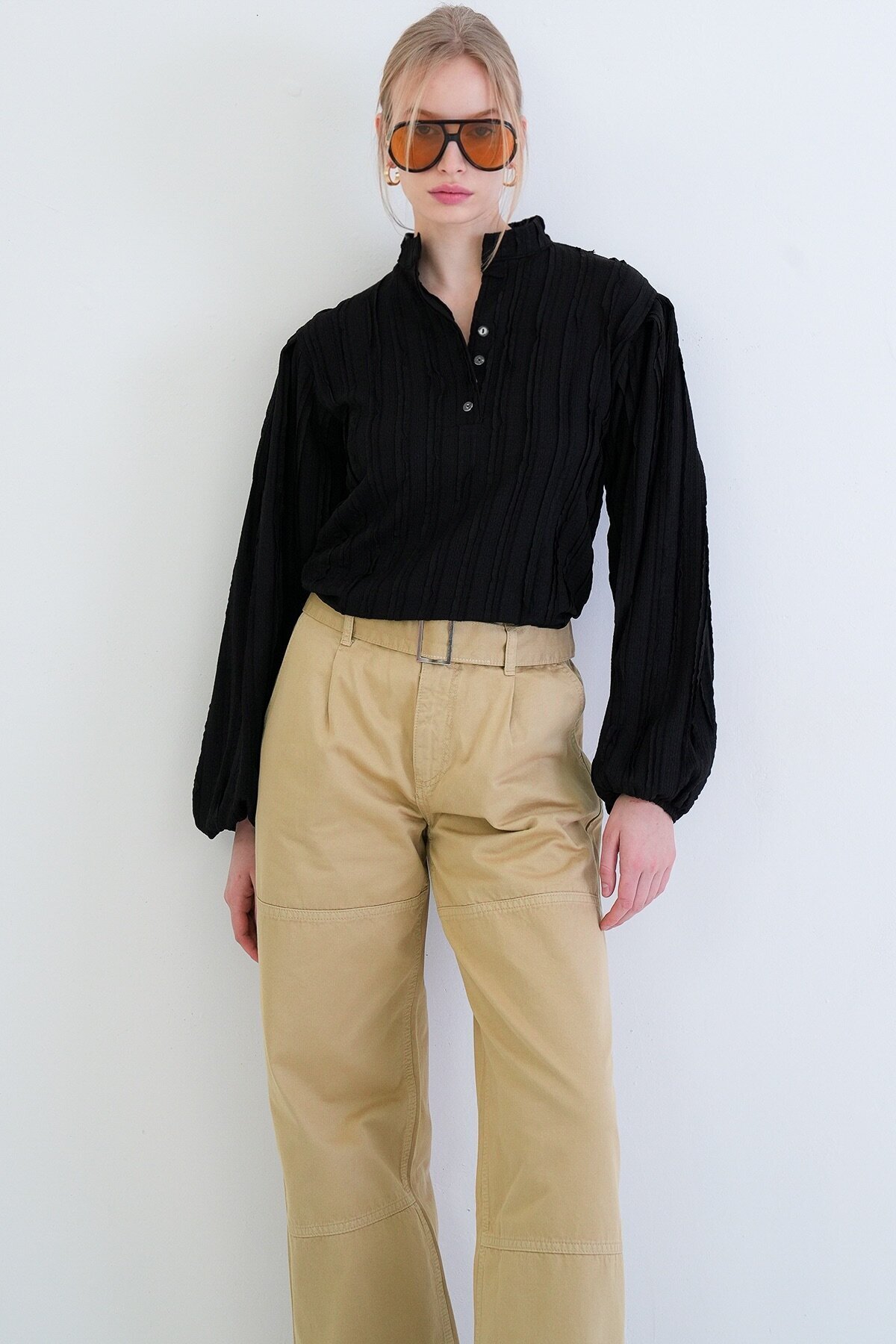 Hakim Yaka Önü Düğmeli Balon Kol Fırfır Kumaş Gömlek Bluz