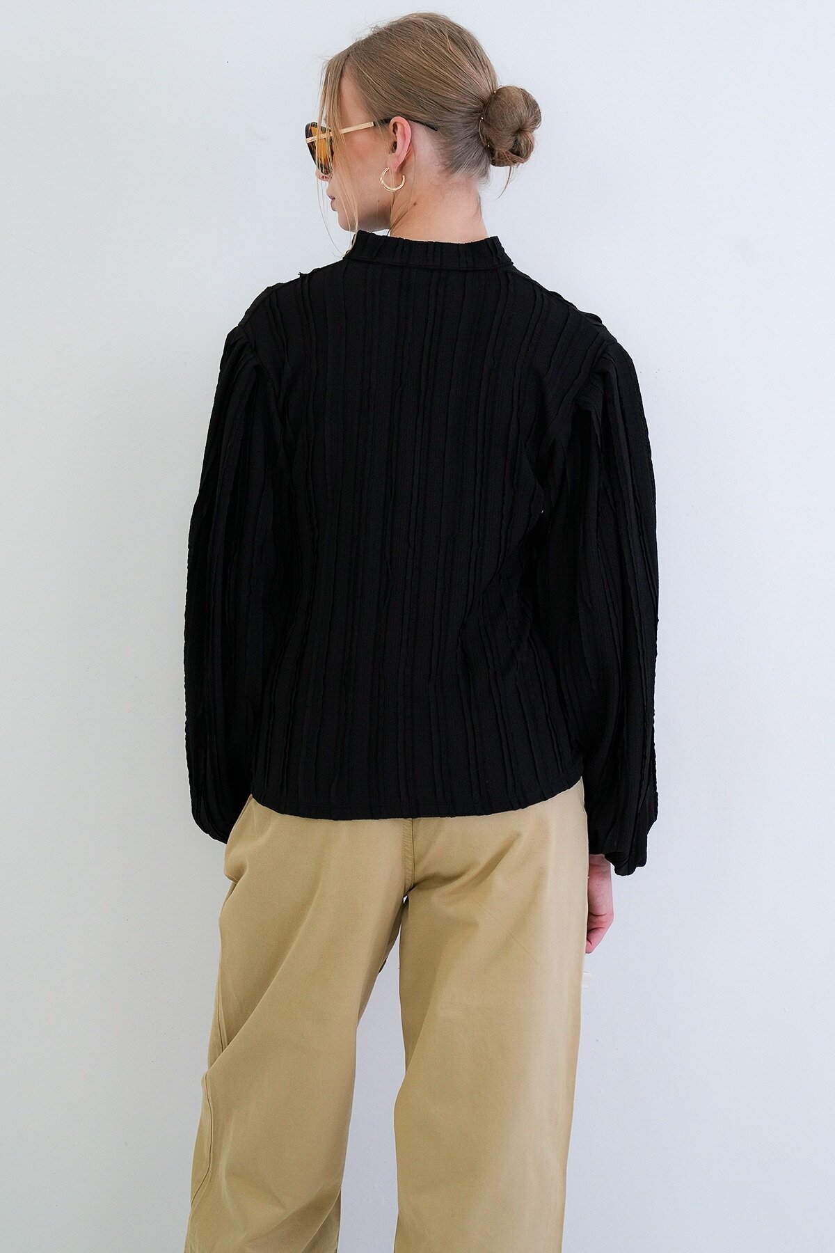 Hakim Yaka Önü Düğmeli Balon Kol Fırfır Kumaş Gömlek Bluz