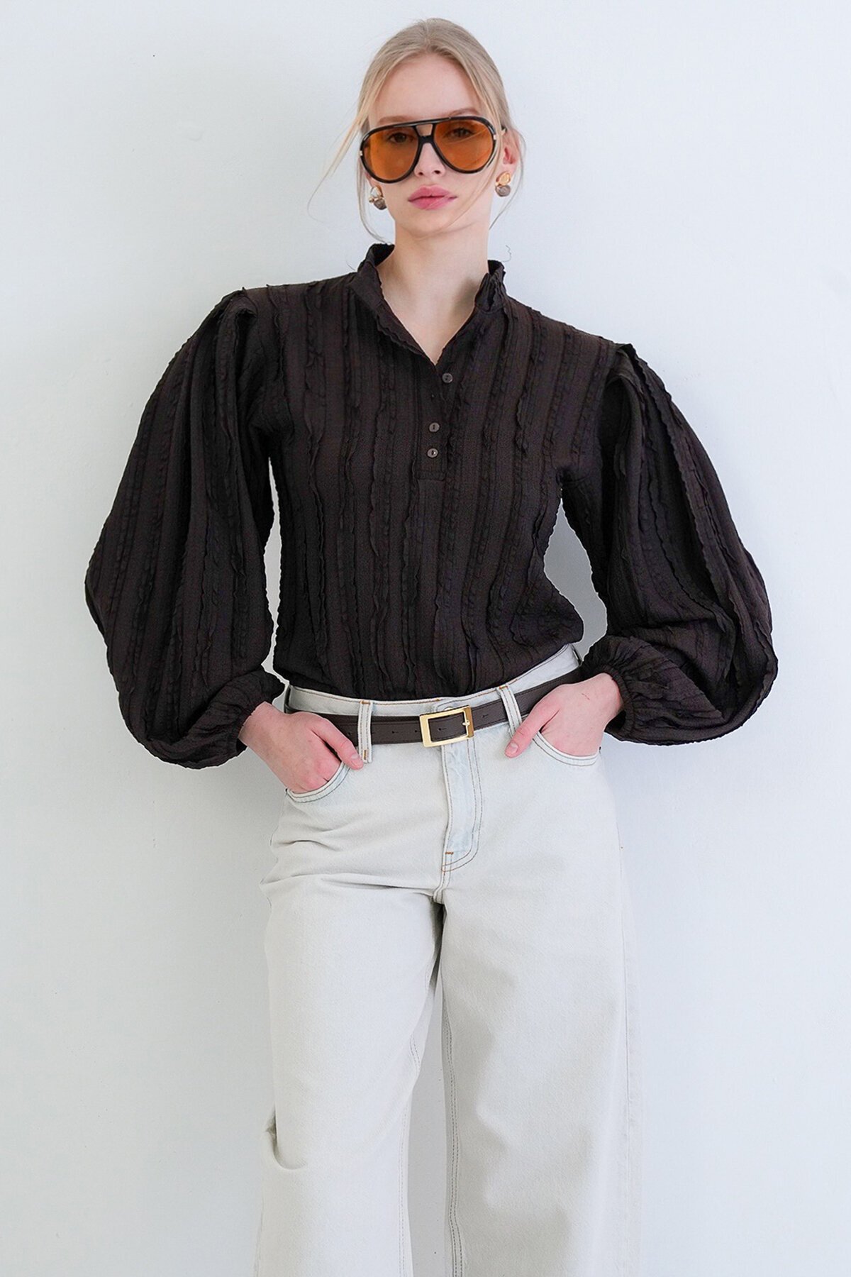 Hakim Yaka Önü Düğmeli Balon Kol Fırfır Kumaş Gömlek Bluz