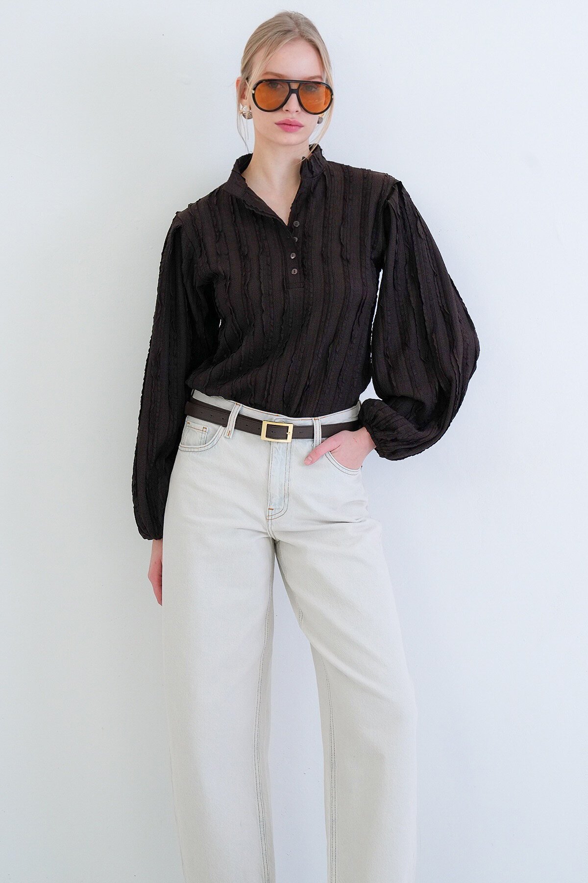 Hakim Yaka Önü Düğmeli Balon Kol Fırfır Kumaş Gömlek Bluz