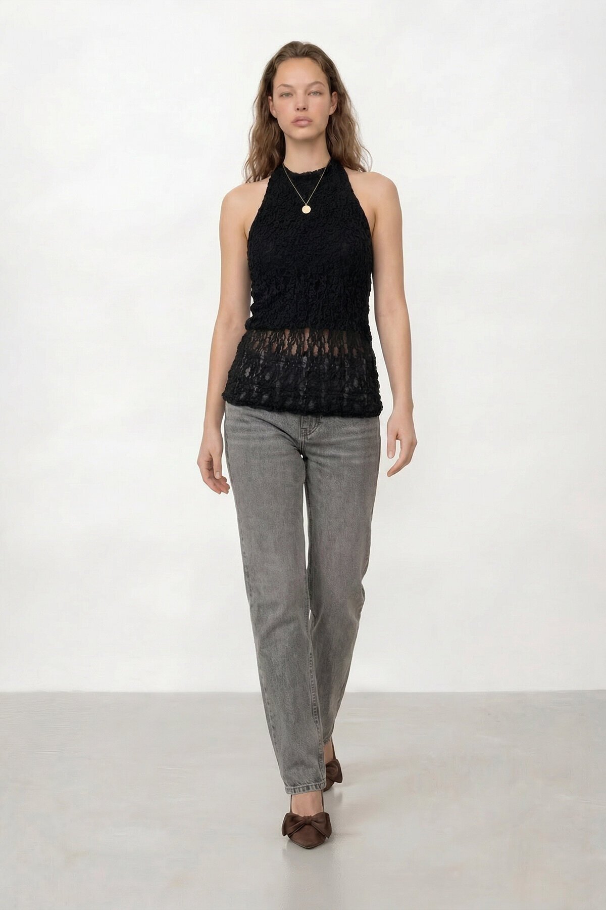 Halter Yaka Dantel Detaylı Bluz