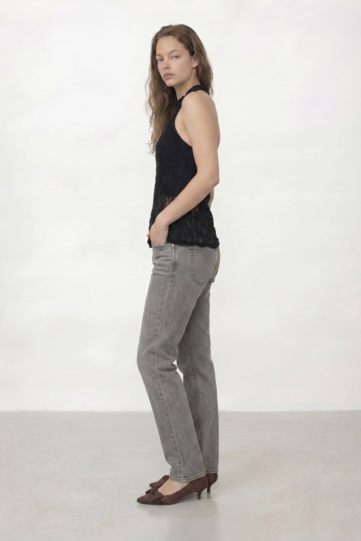 Halter Yaka Dantel Detaylı Bluz