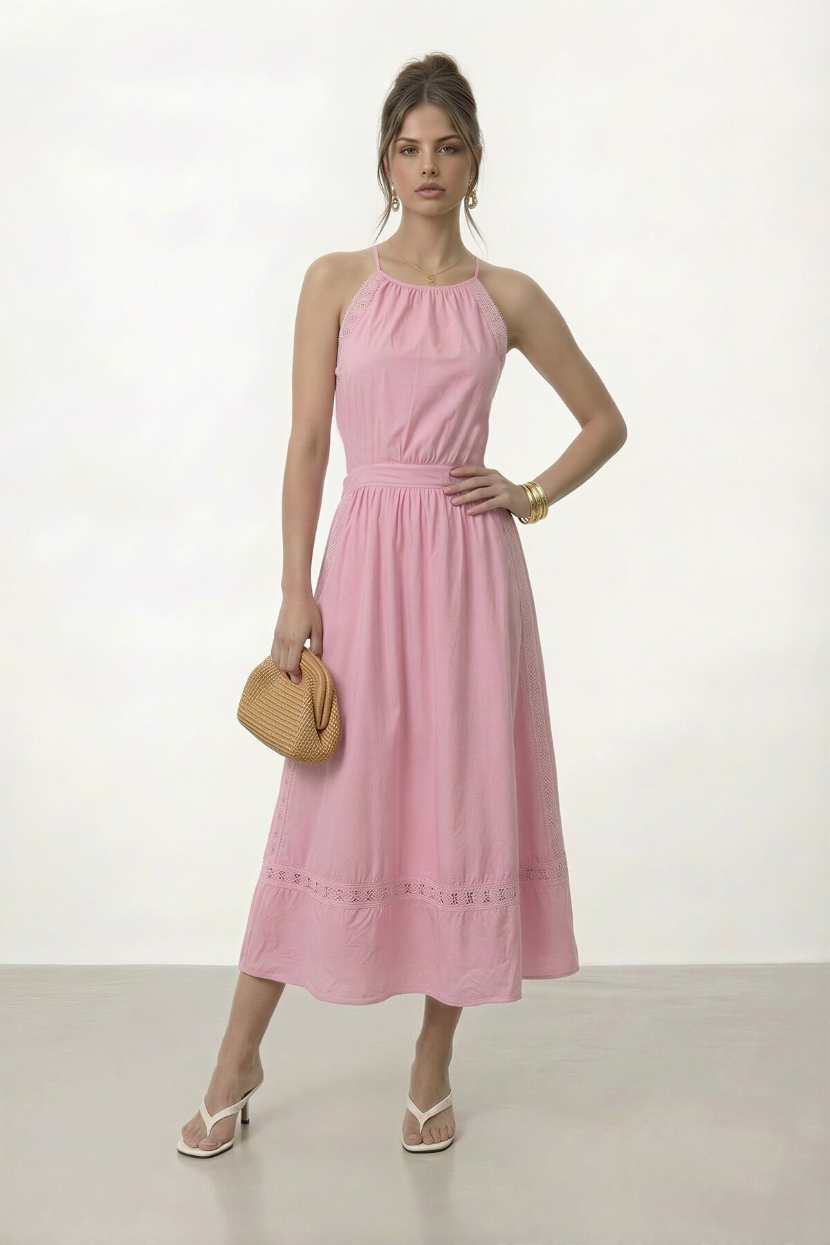 Halter Yaka Dantel Detaylı Midi Elbise