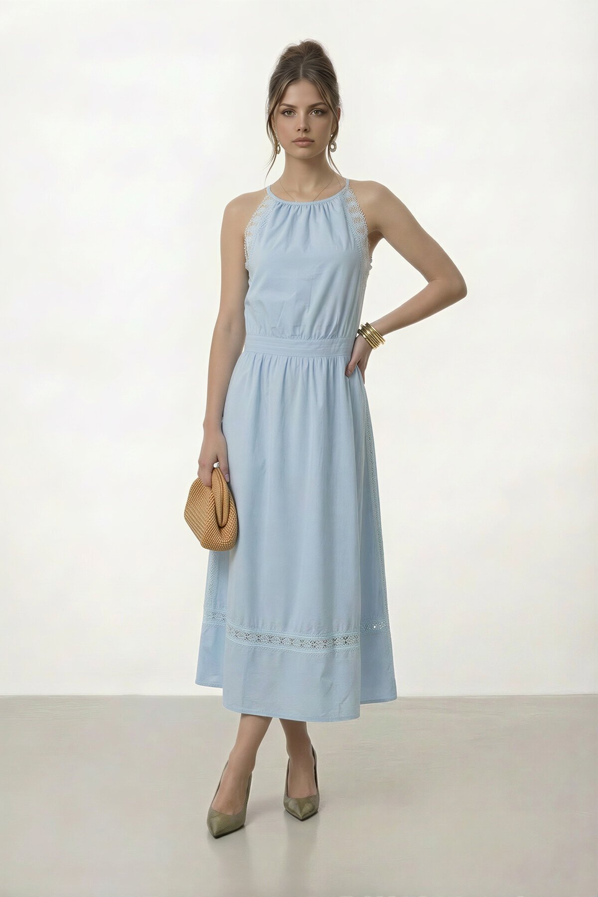 Halter Yaka Dantel Detaylı Midi Elbise