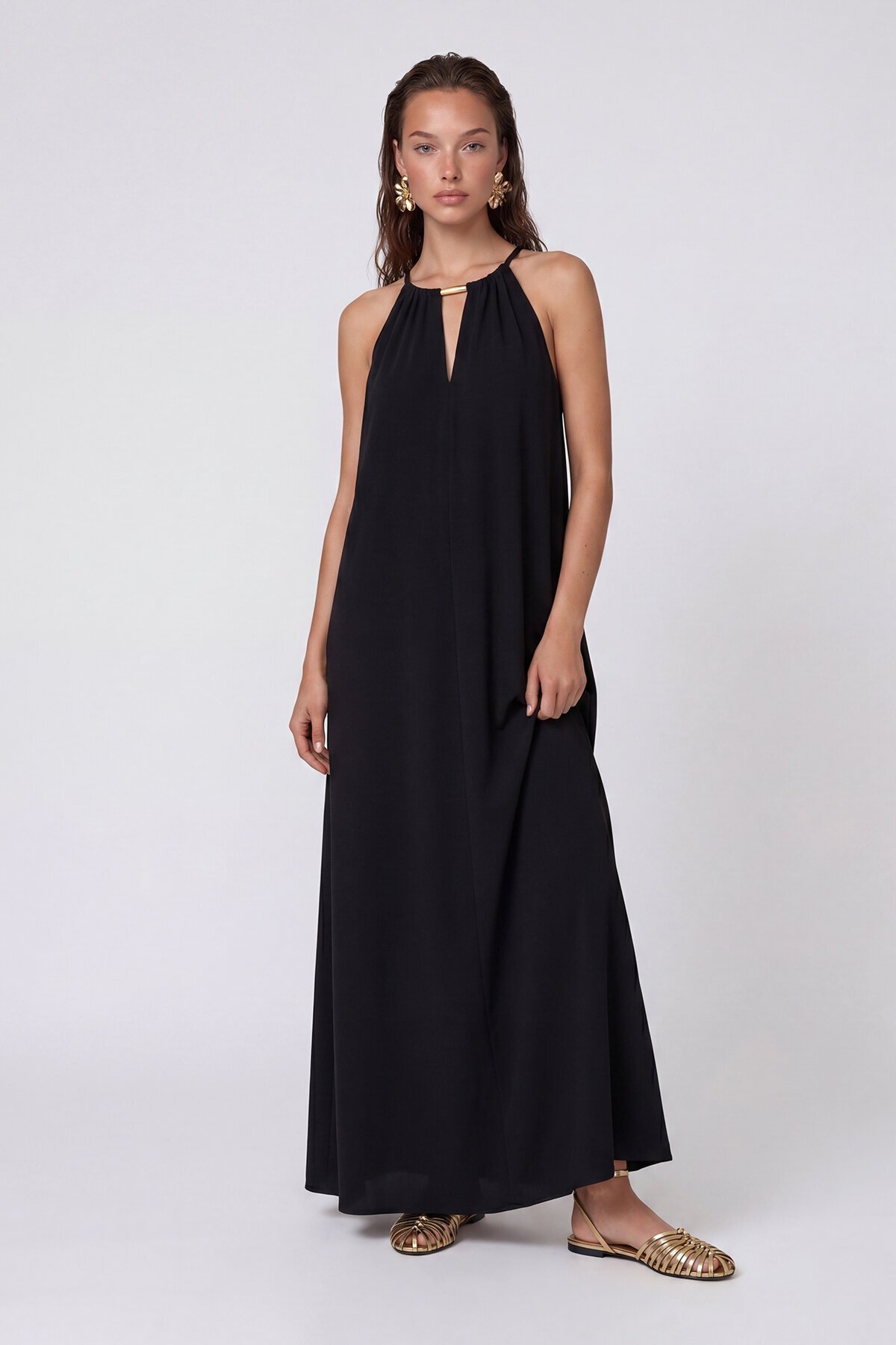 Halter Yaka Metal Detaylı Maxi Elbise