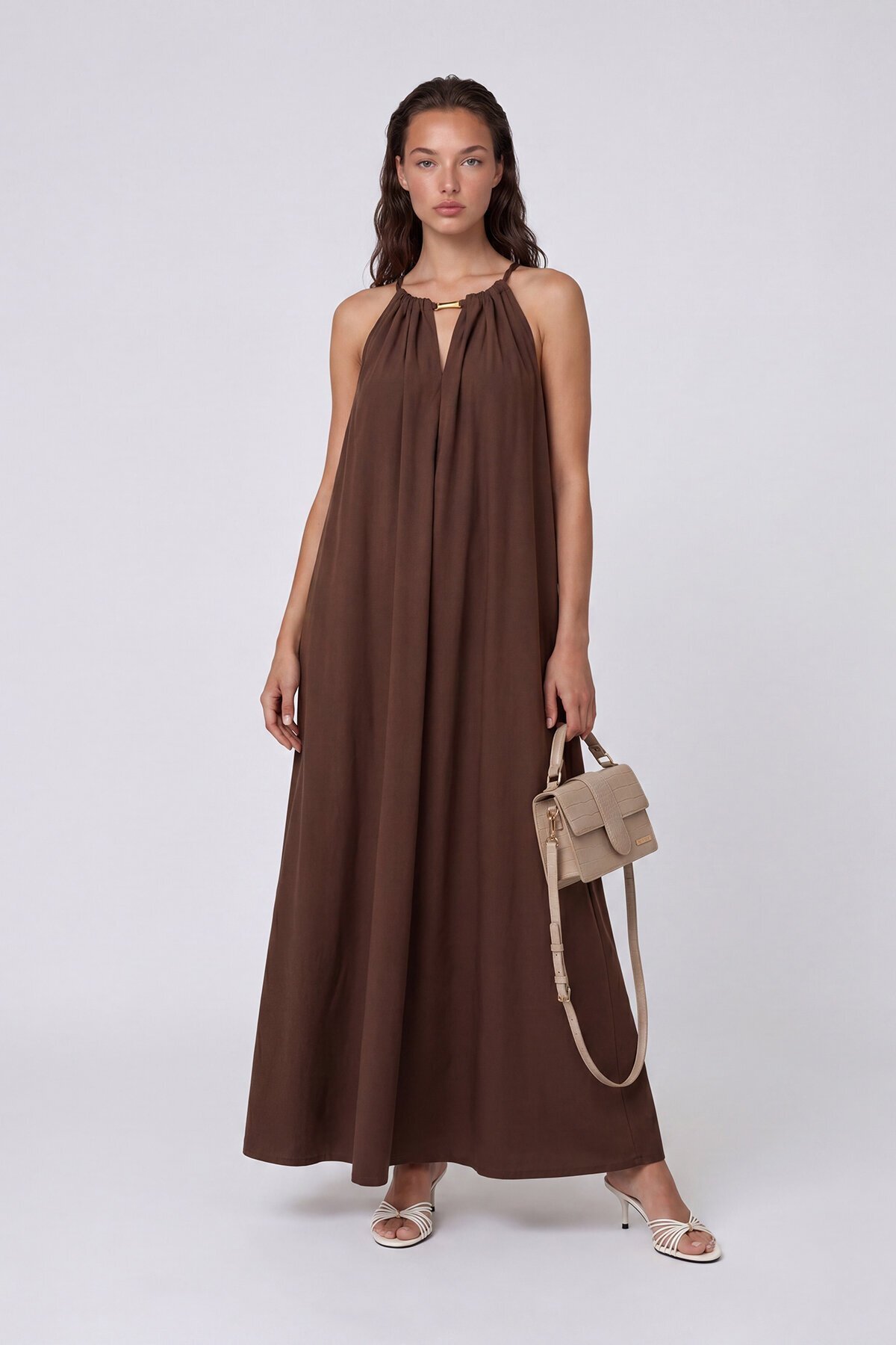 Halter Yaka Metal Detaylı Maxi Elbise