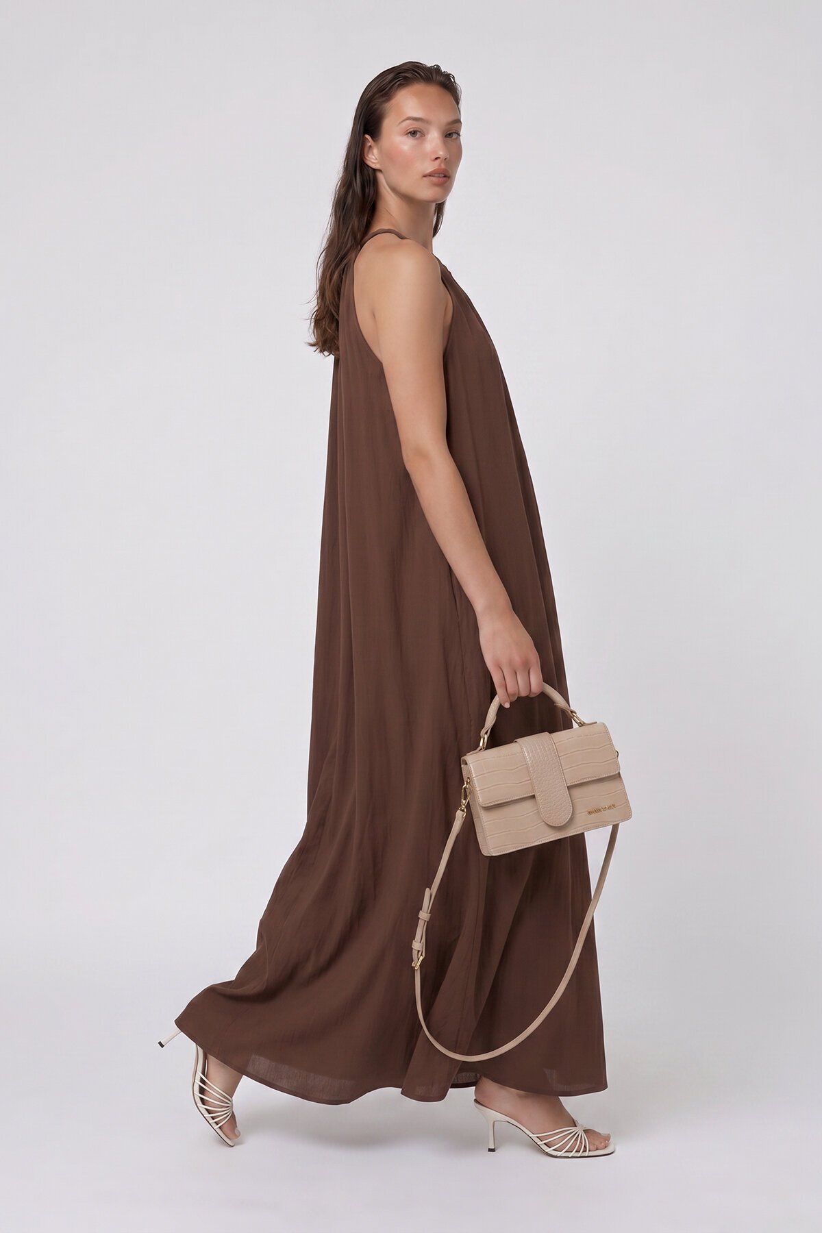 Halter Yaka Metal Detaylı Maxi Elbise
