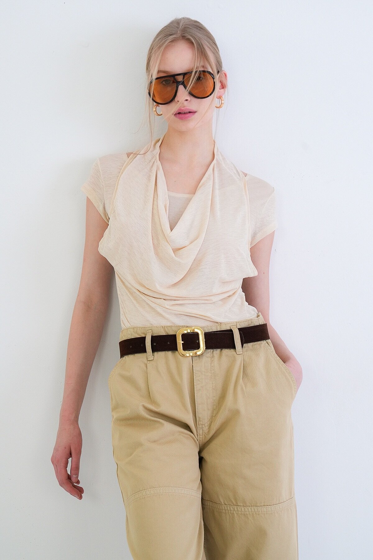 Havuz Yaka Degaje Detaylı Transparan Örme Bluz