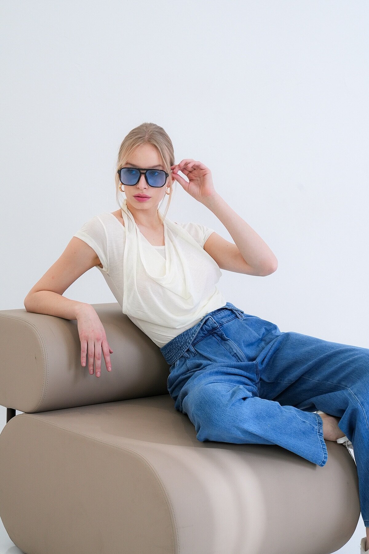 Havuz Yaka Degaje Detaylı Transparan Örme Bluz